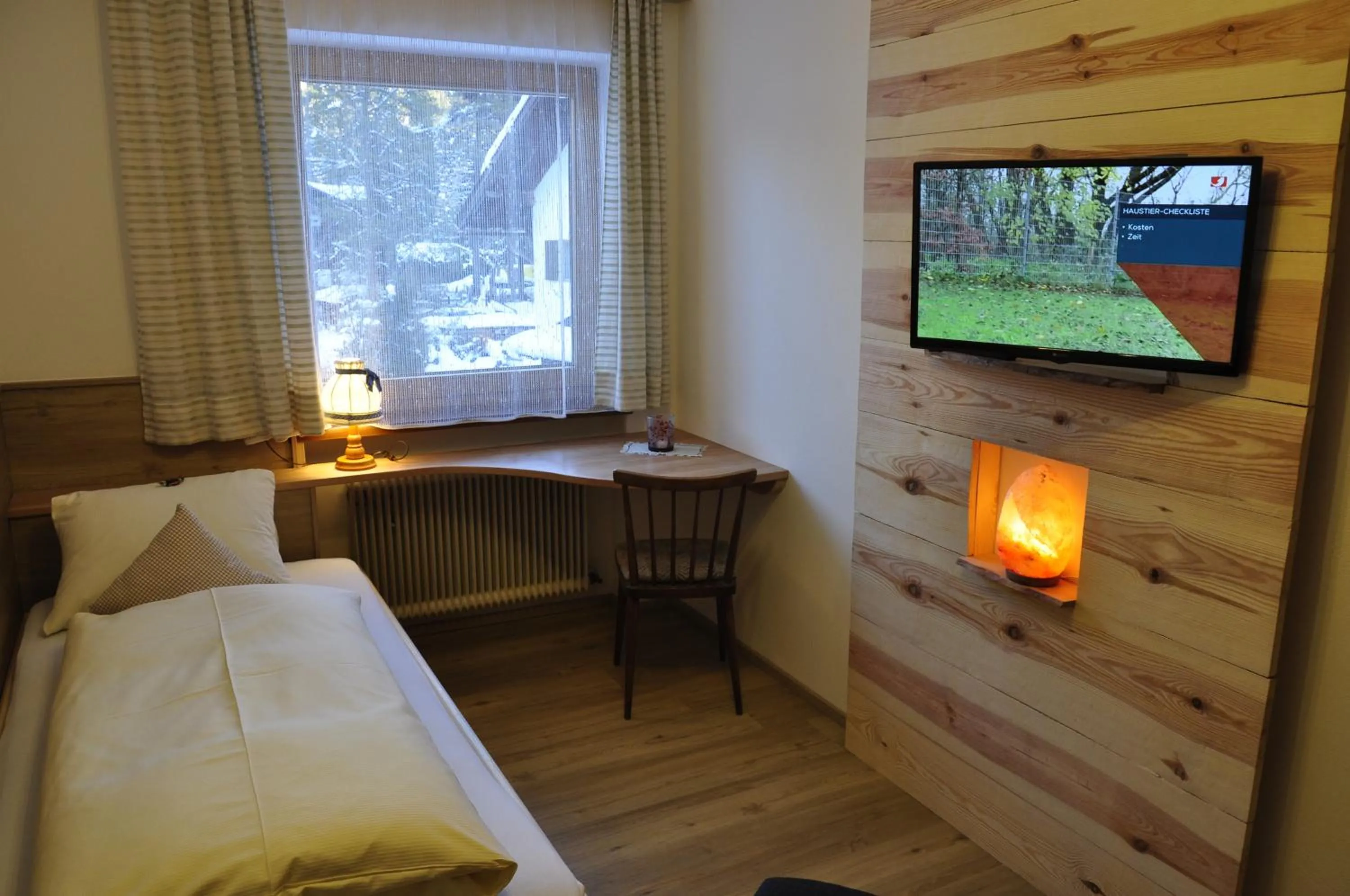 Photo of the whole room, Bed in Bergfrieden Leutasch/Seefeld