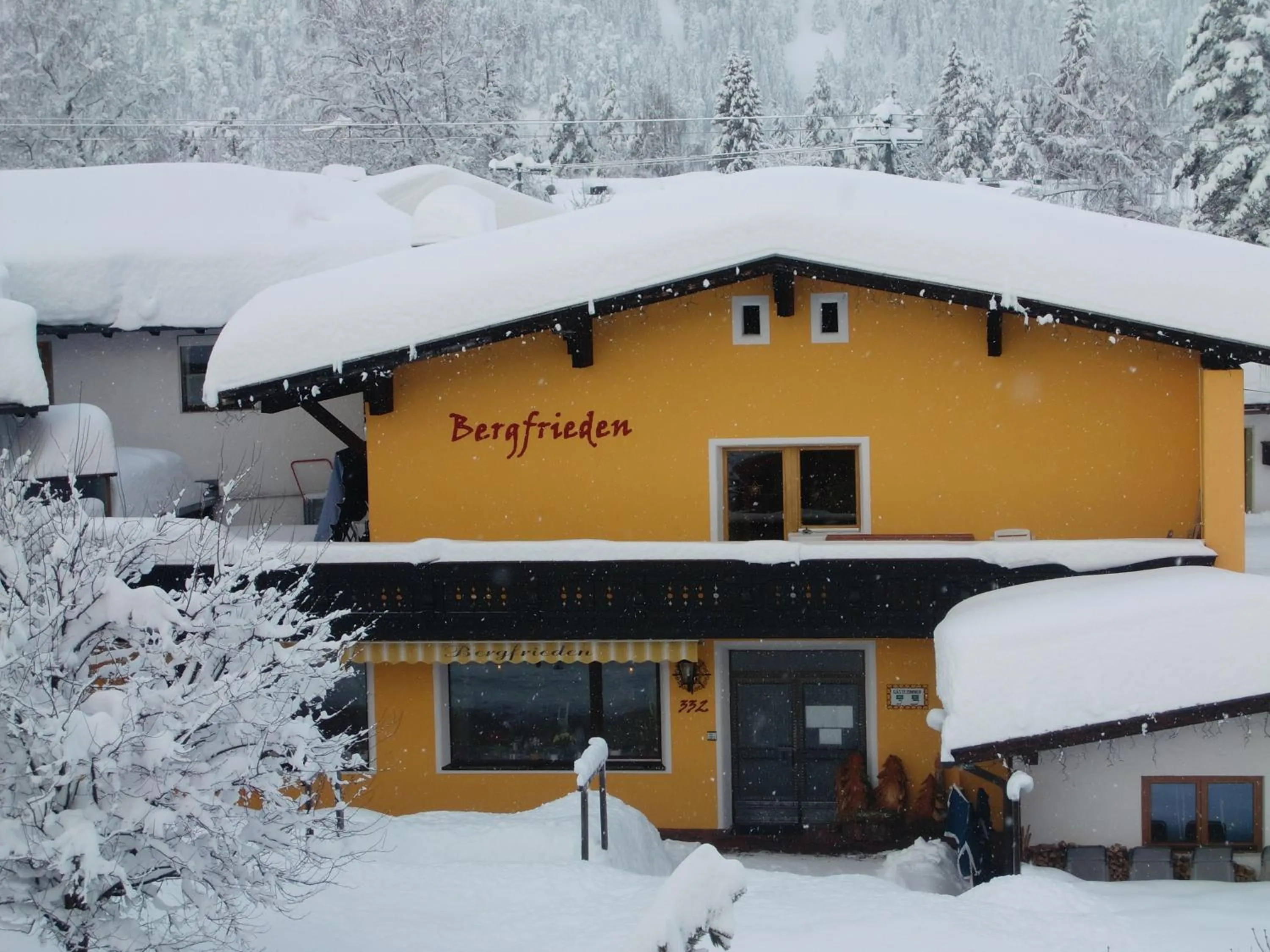 Facade/entrance in Bergfrieden Leutasch/Seefeld