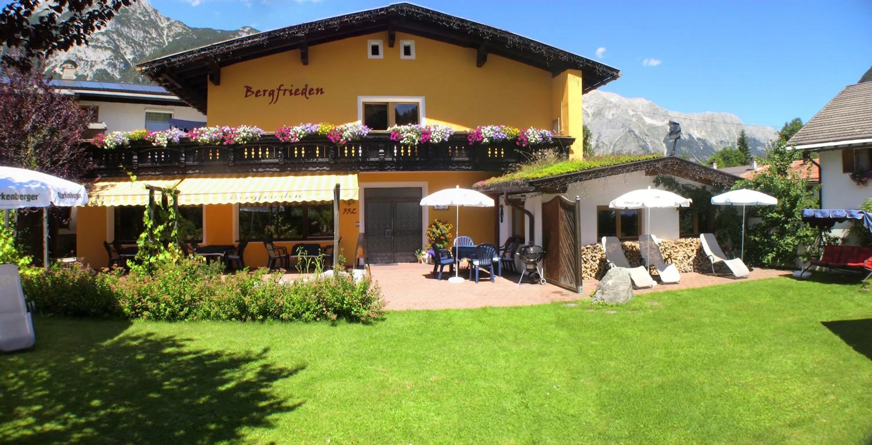 Facade/entrance in Bergfrieden Leutasch/Seefeld