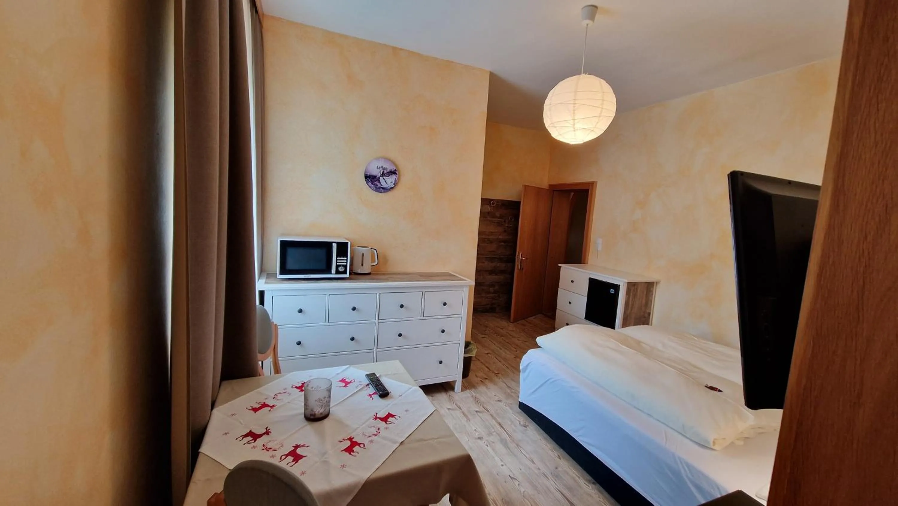 TV and multimedia, Bed in Bergfrieden Leutasch/Seefeld