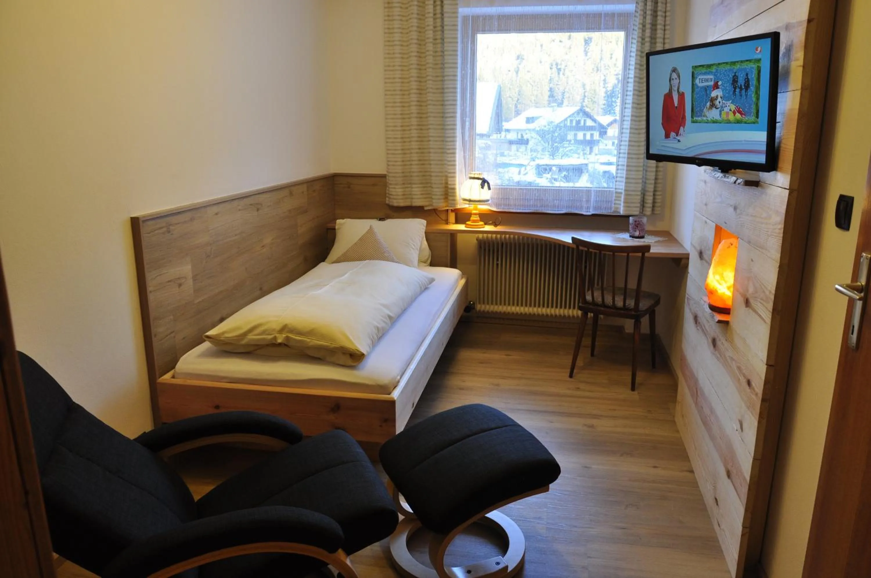 Photo of the whole room, Bed in Bergfrieden Leutasch/Seefeld