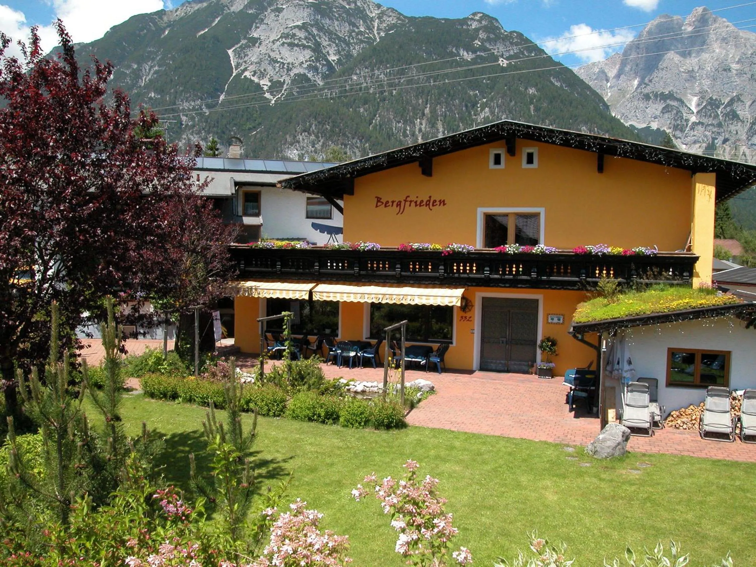 Facade/entrance in Bergfrieden Leutasch/Seefeld