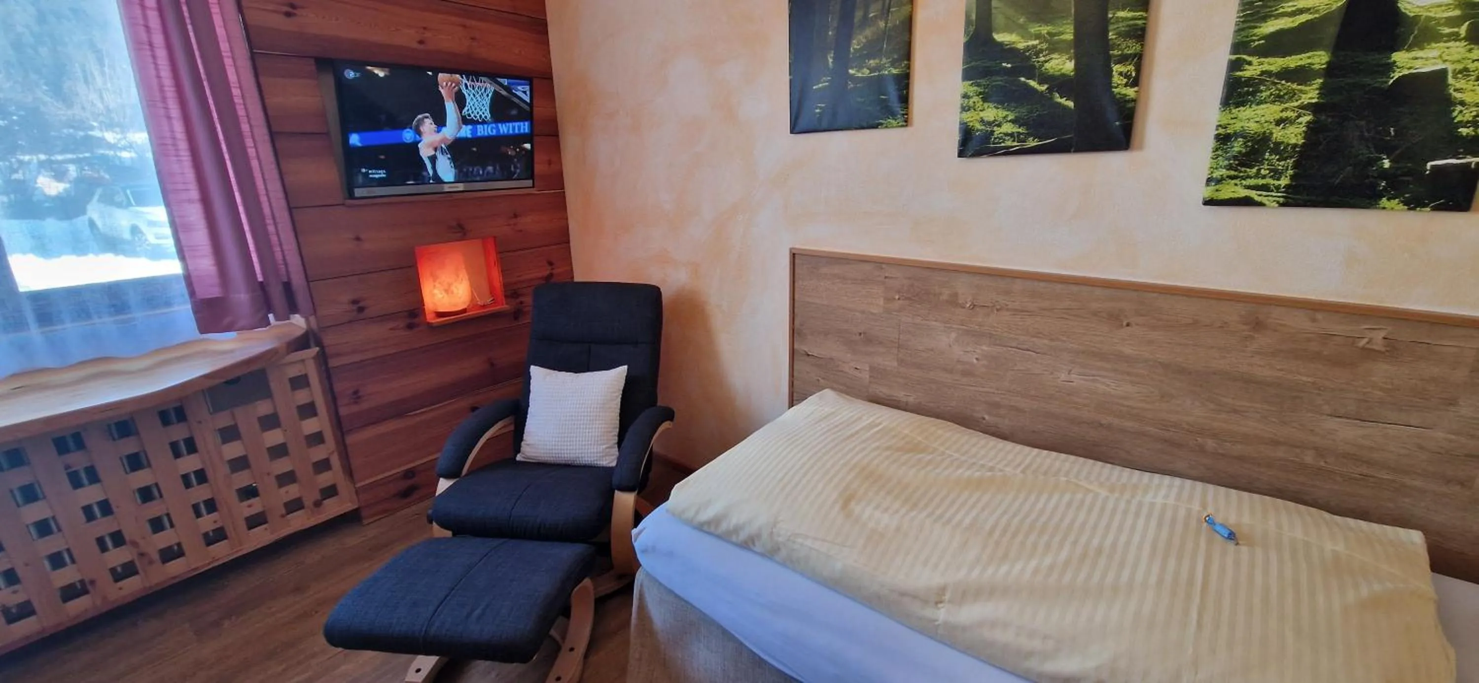 TV and multimedia, Bed in Bergfrieden Leutasch/Seefeld