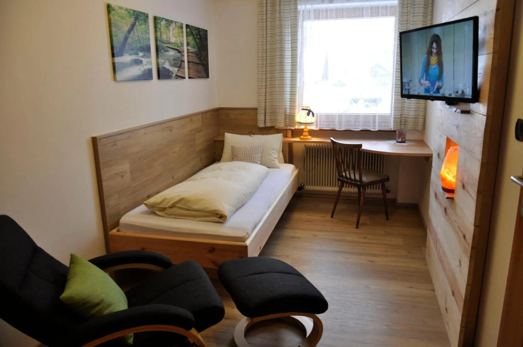 TV and multimedia, Bed in Bergfrieden Leutasch/Seefeld