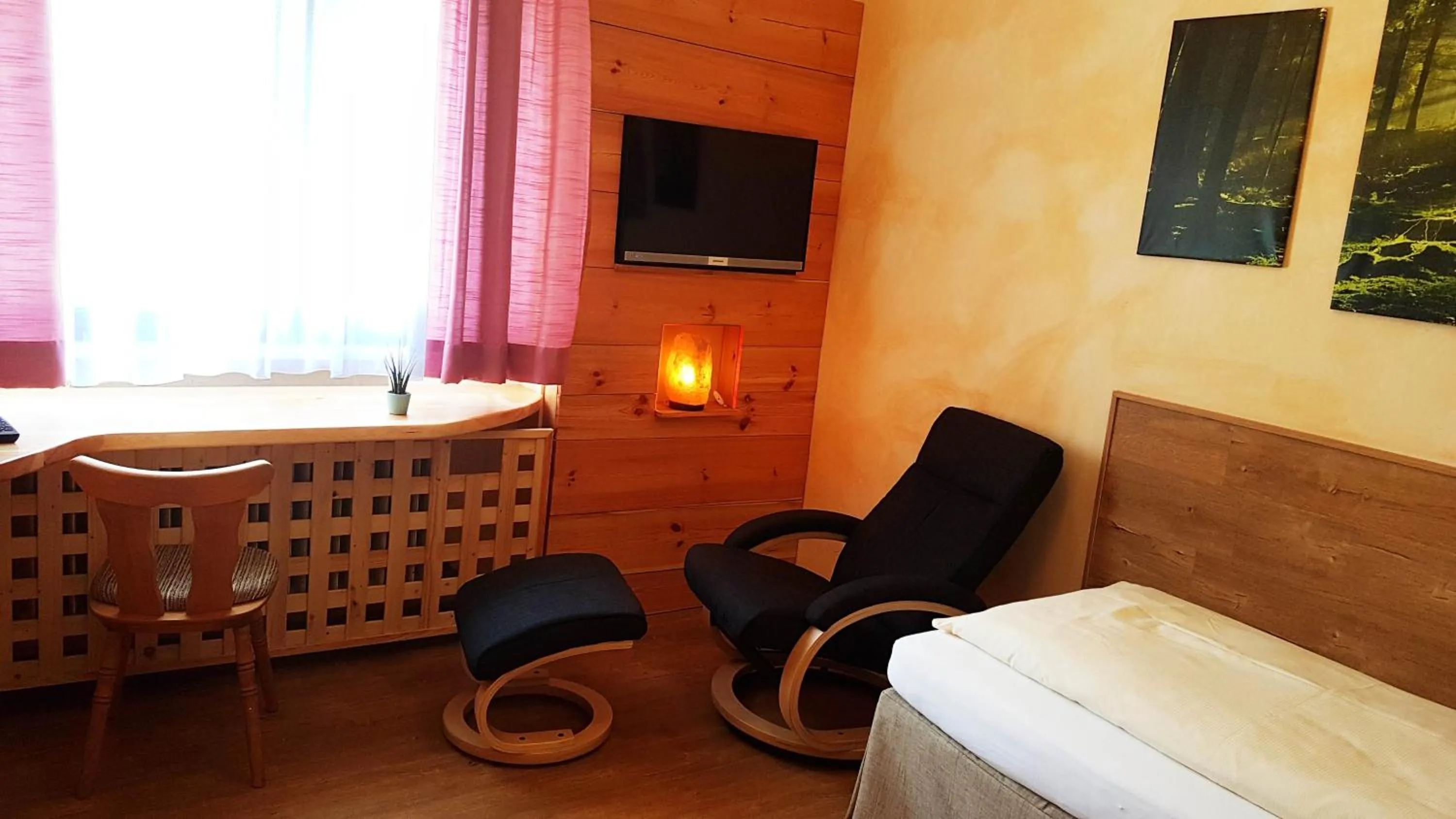 TV and multimedia, Bed in Bergfrieden Leutasch/Seefeld
