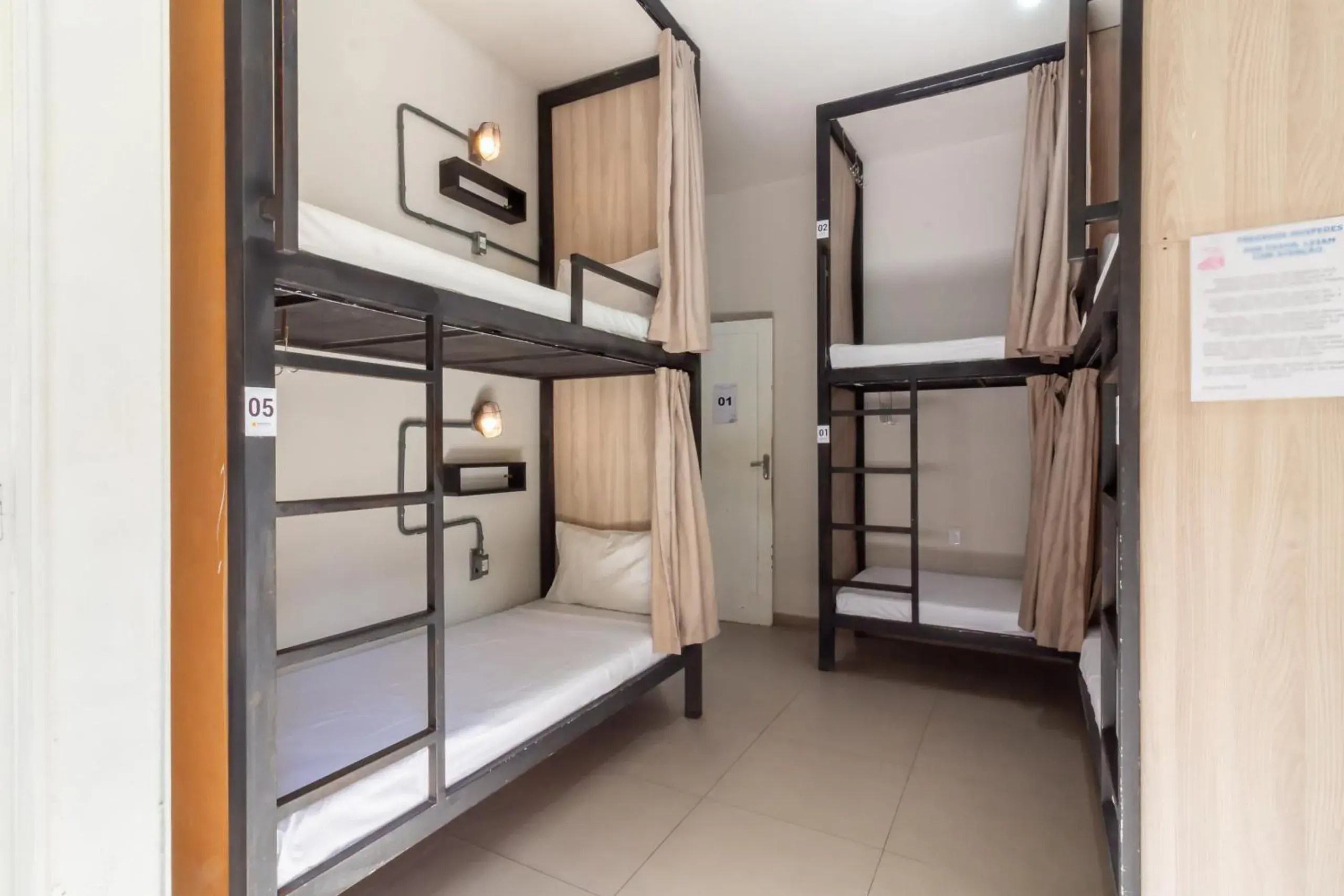 Bed in Male Dormitory Room in Hostel Leblon Bed in Male Dormitory Room in Hostel Leblon