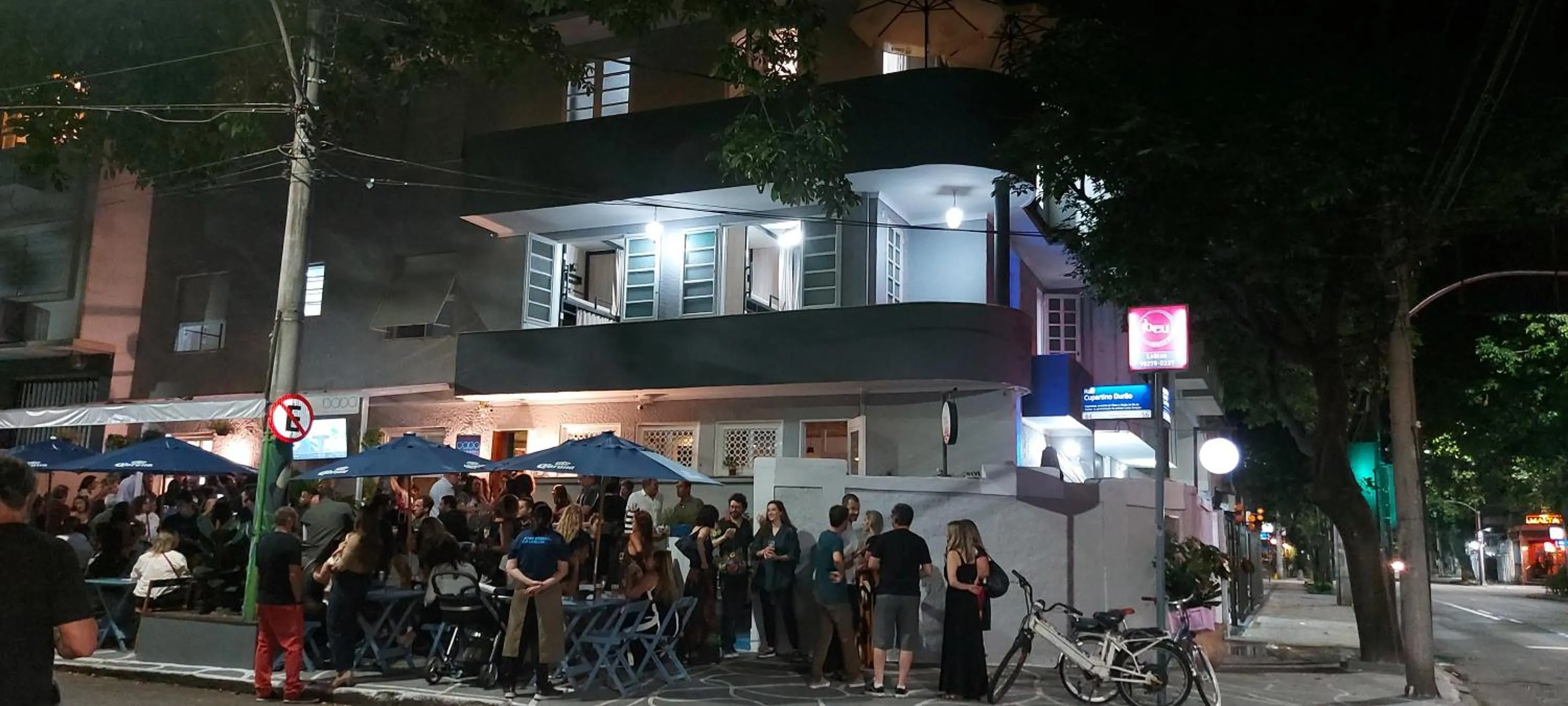 Restaurant/places to eat in Hostel Leblon