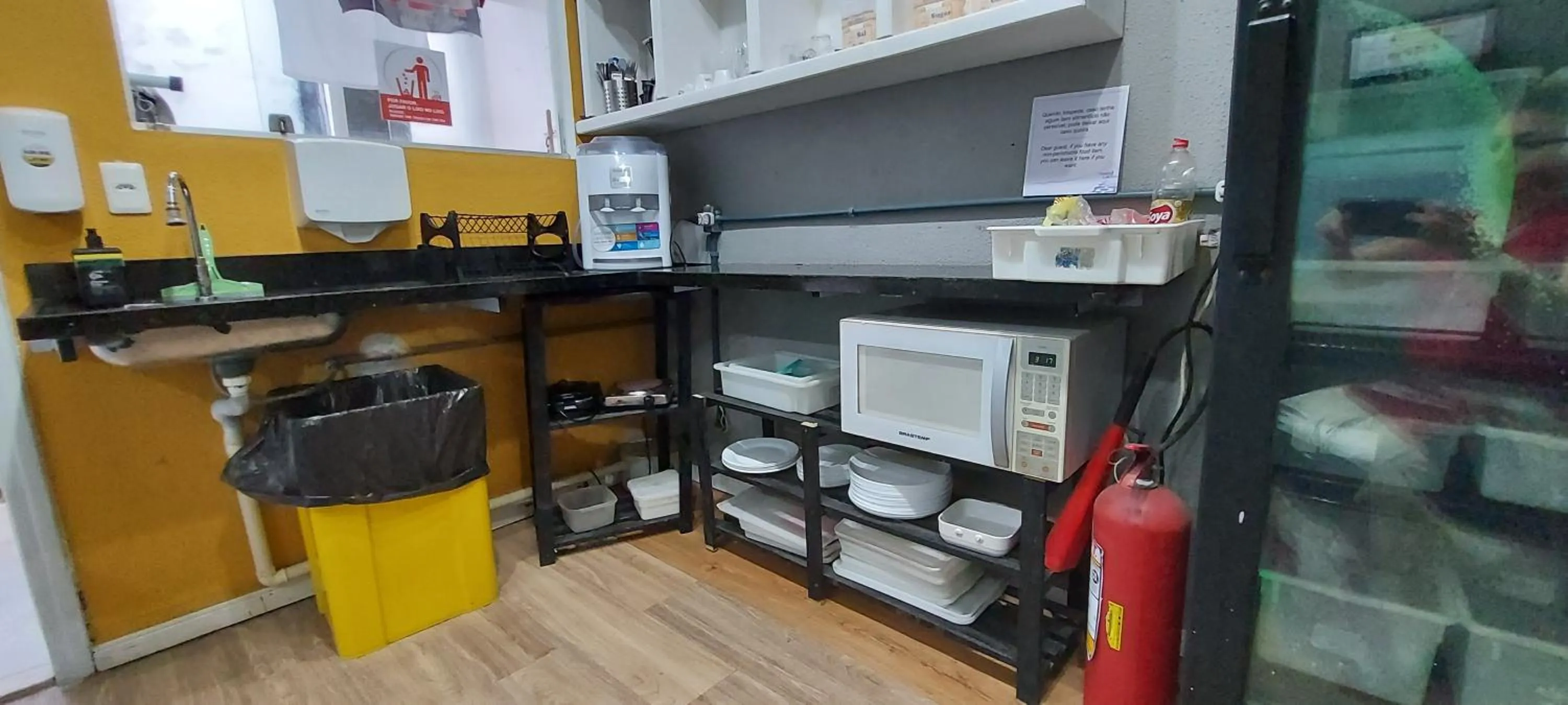 Kitchen or kitchenette in Hostel Leblon