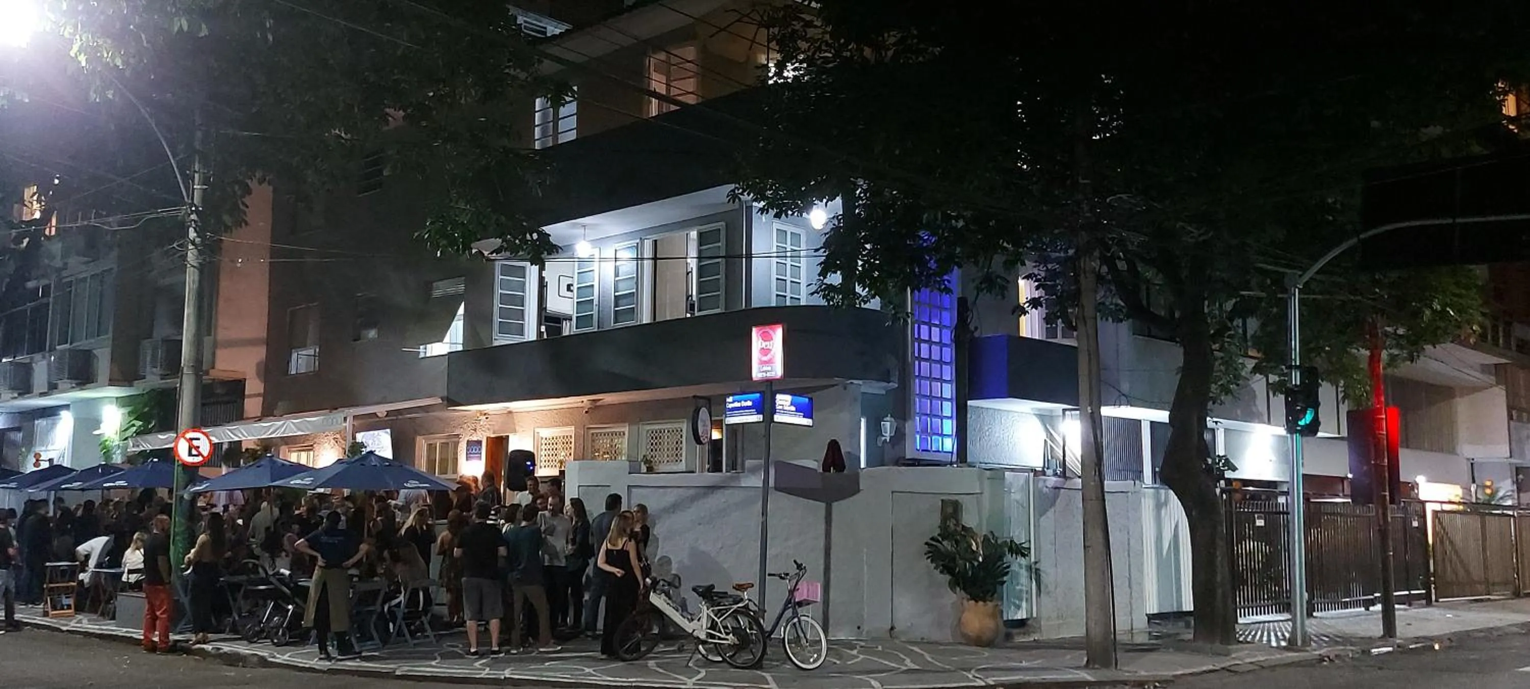 Restaurant/places to eat in Hostel Leblon