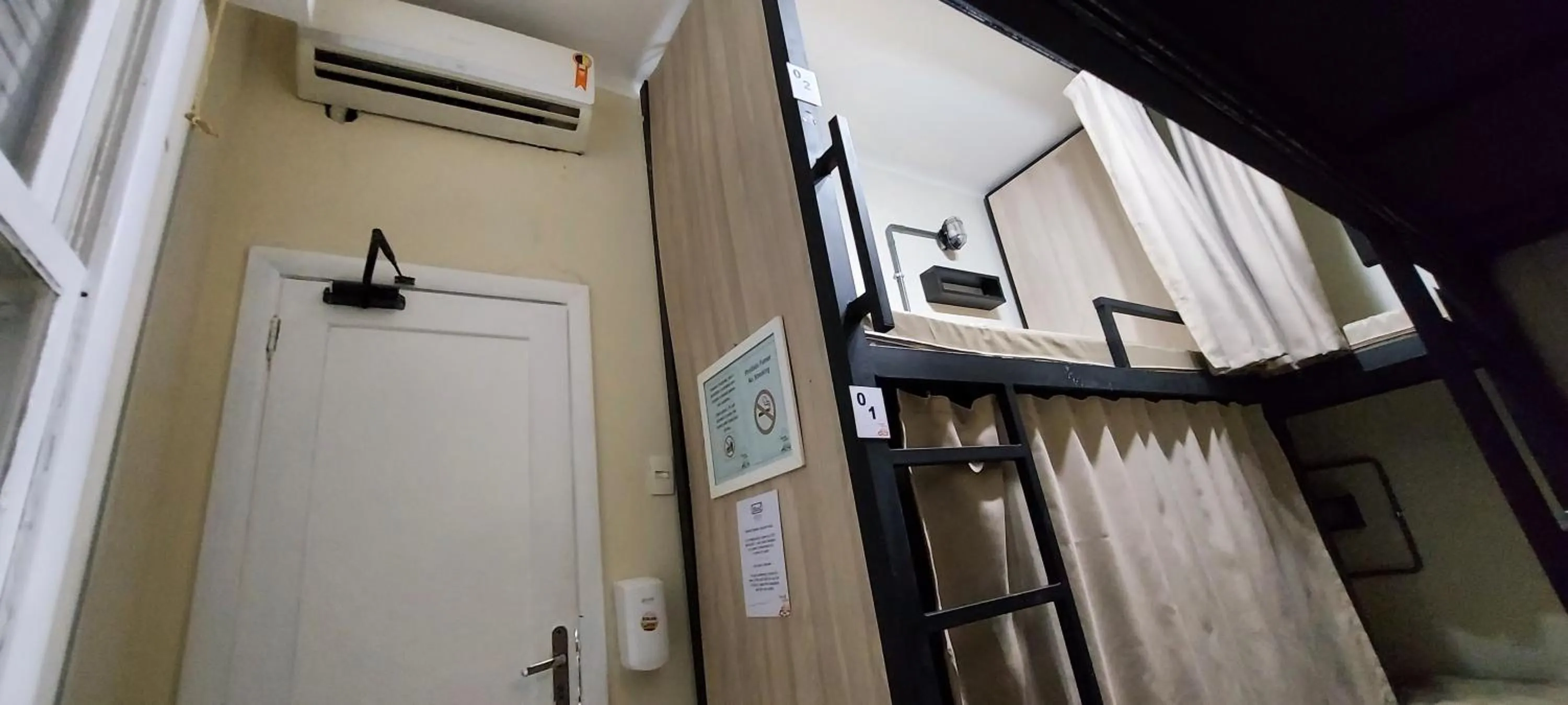 air conditioner in Hostel Leblon