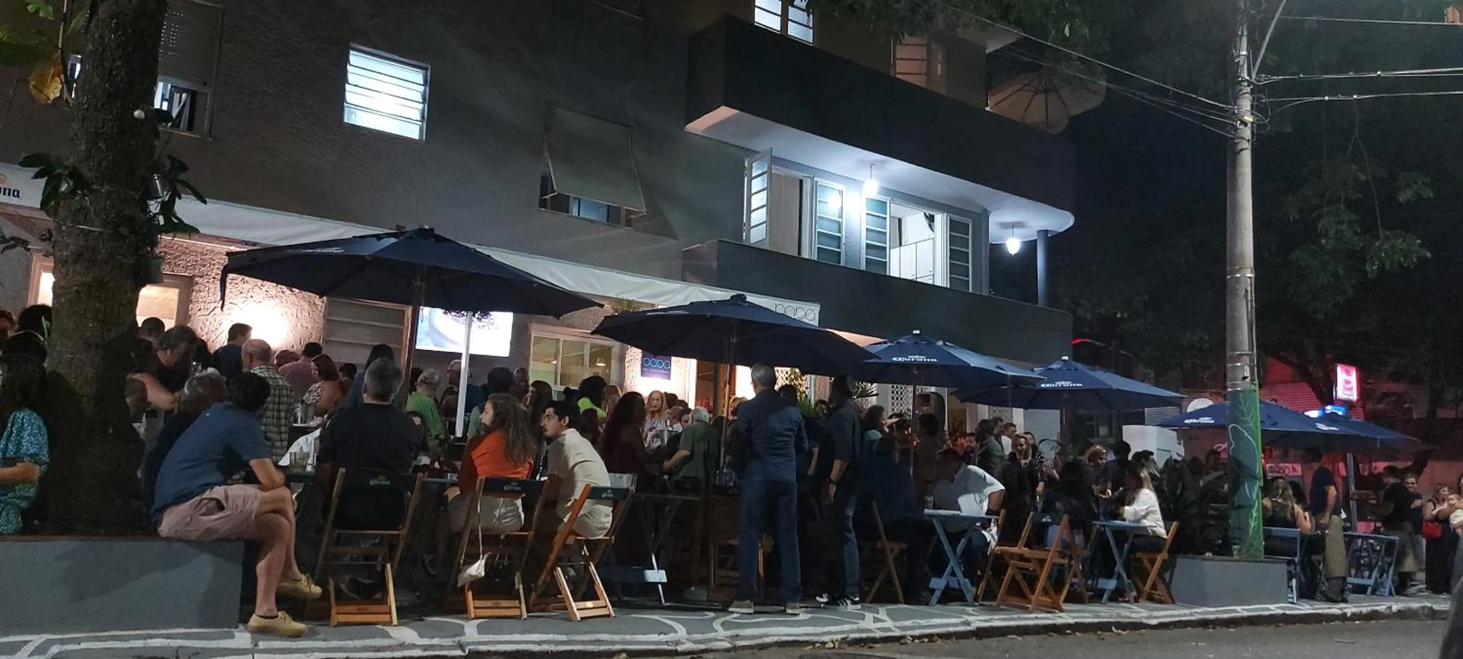 Restaurant/places to eat in Hostel Leblon