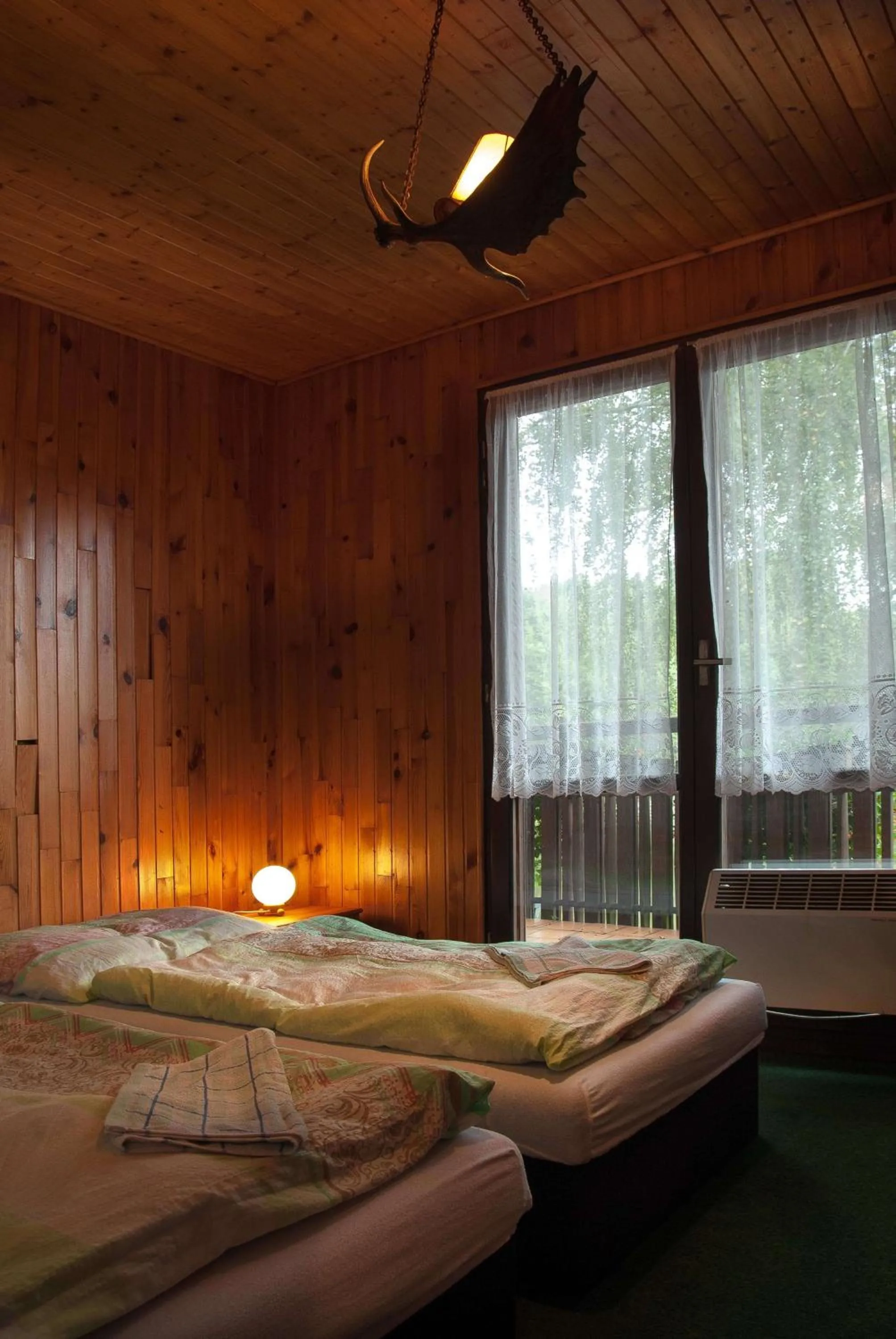 Bed in Lovecký hotel Jívák