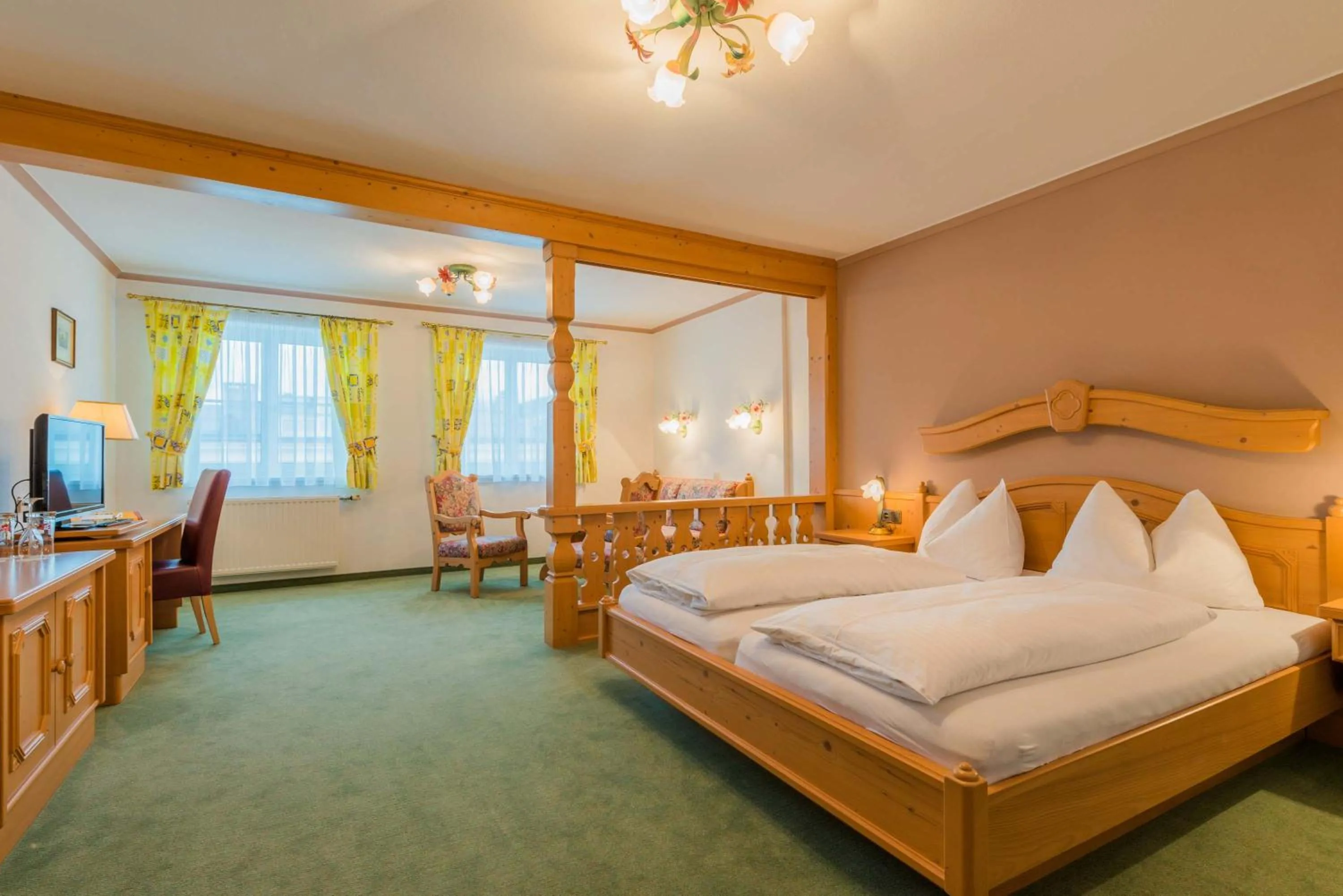 Photo of the whole room, Bed in Posthotel Radstadt