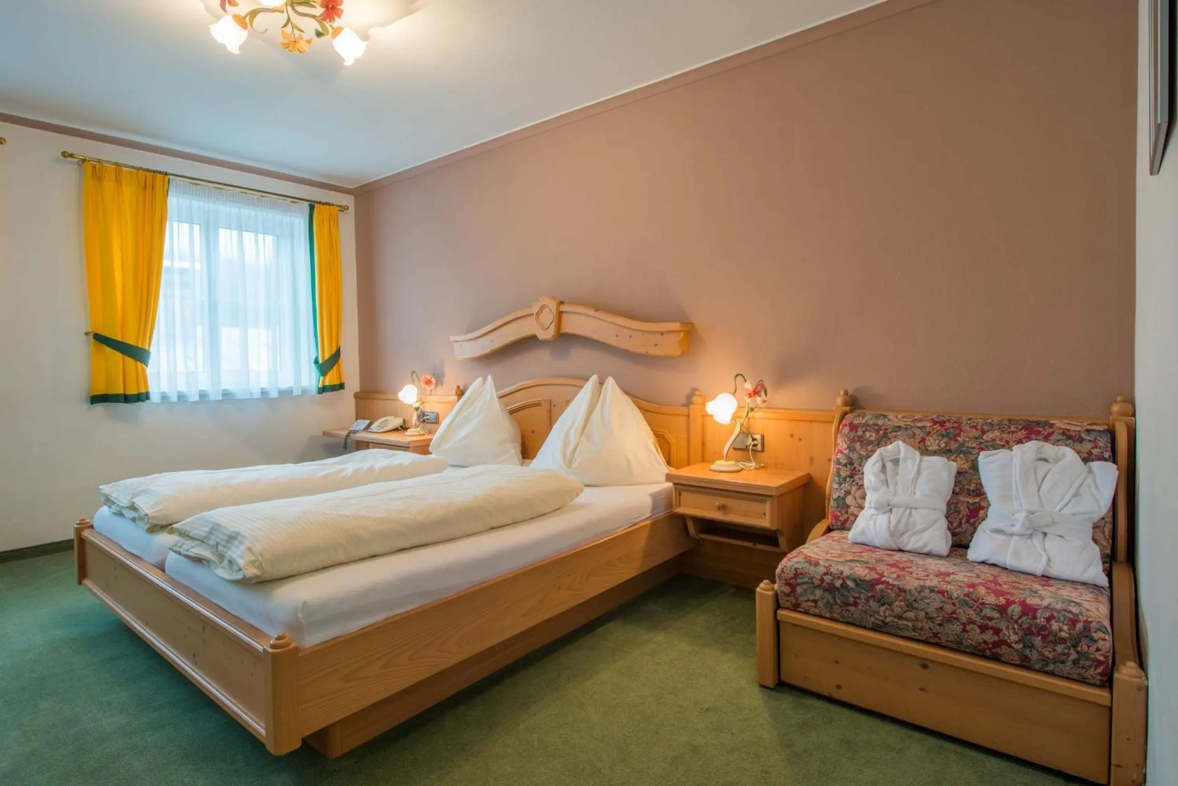 Photo of the whole room, Bed in Posthotel Radstadt