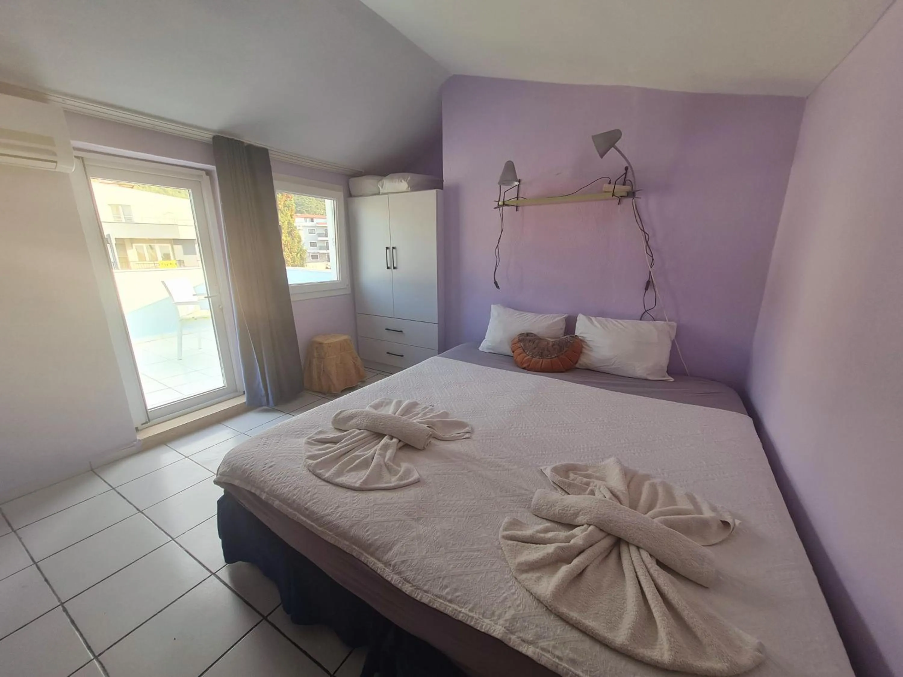 Photo of the whole room, Bed in Domizil Lina Art