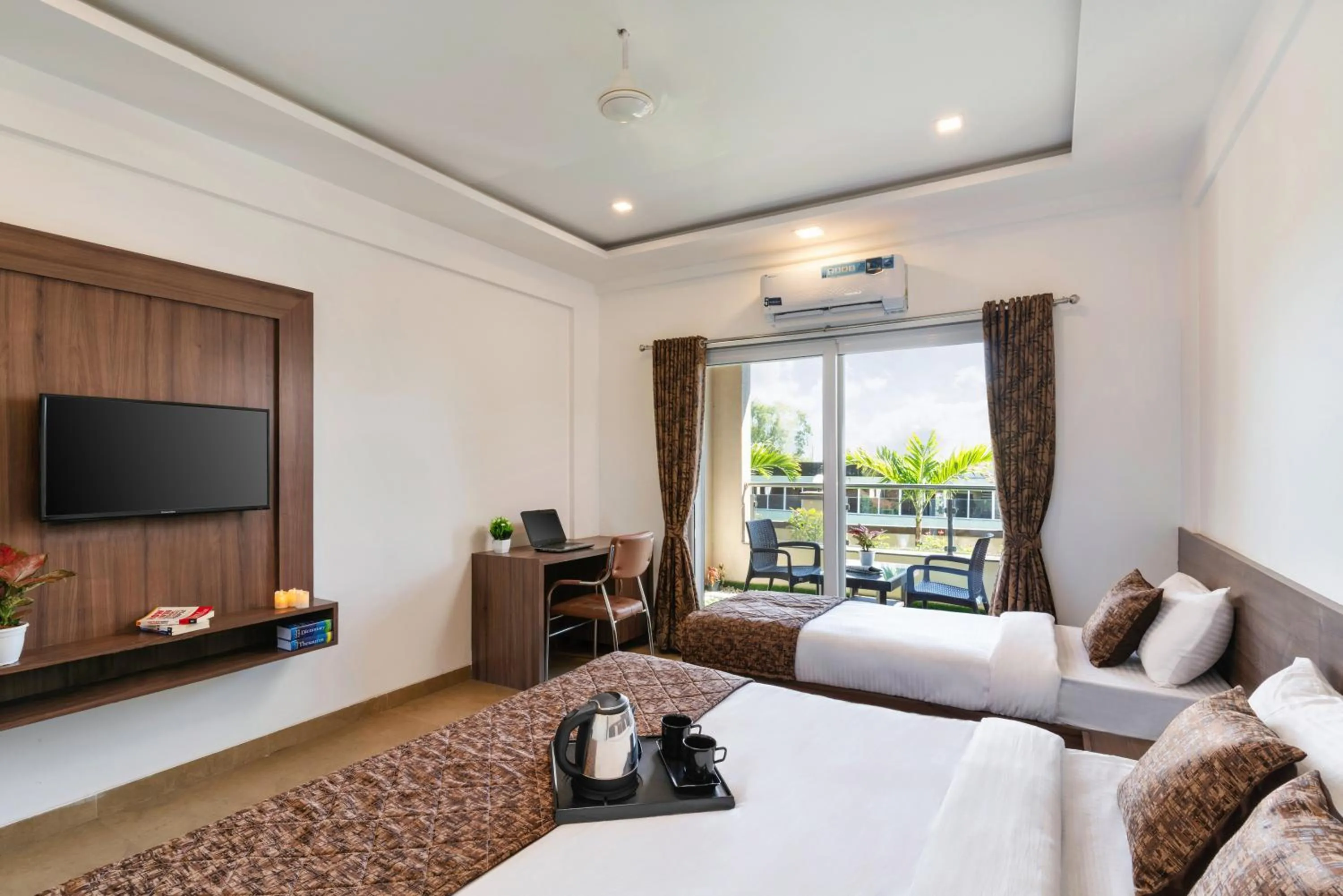 Photo of the whole room, Bed in Blizzard Resort