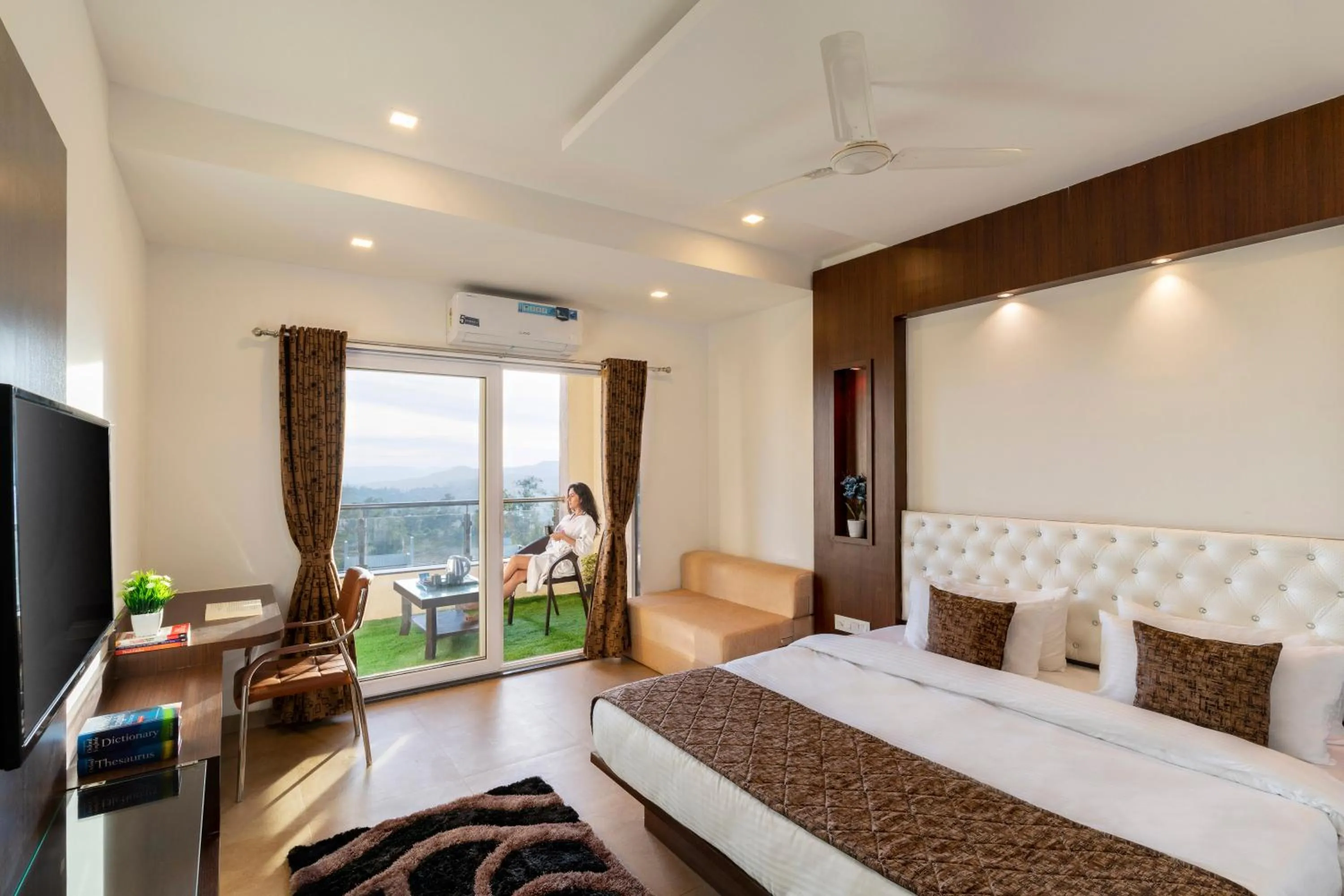 Photo of the whole room, Bed in Blizzard Resort