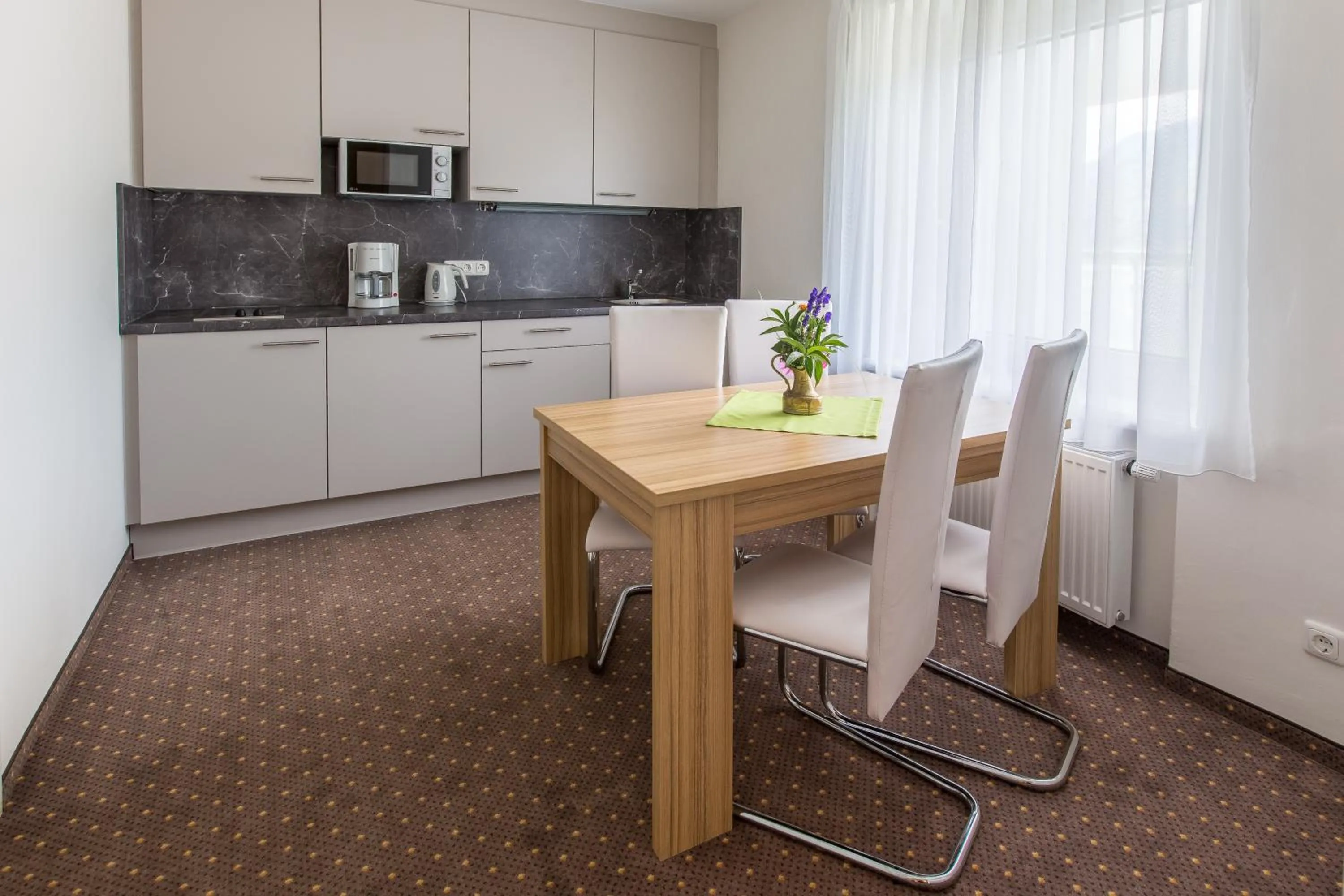 Kitchen or kitchenette in Gästehaus Krappinger/Pizzeria Mamma Mia