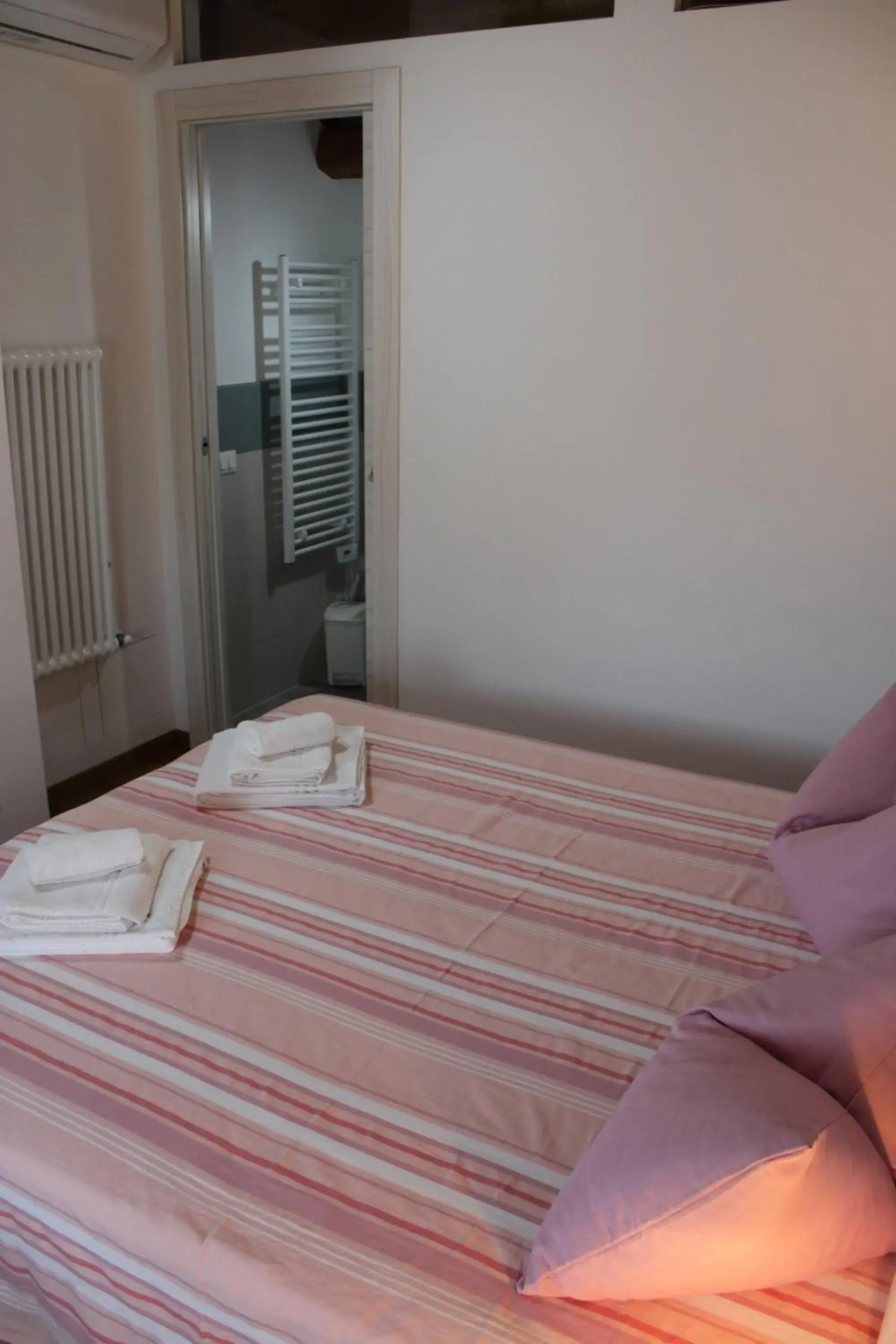 Double or Twin Room with Private Bathroom - single occupancy in Giuliva B&B Double or Twin Room with Private Bathroom - single occupancy in Giuliva B&B