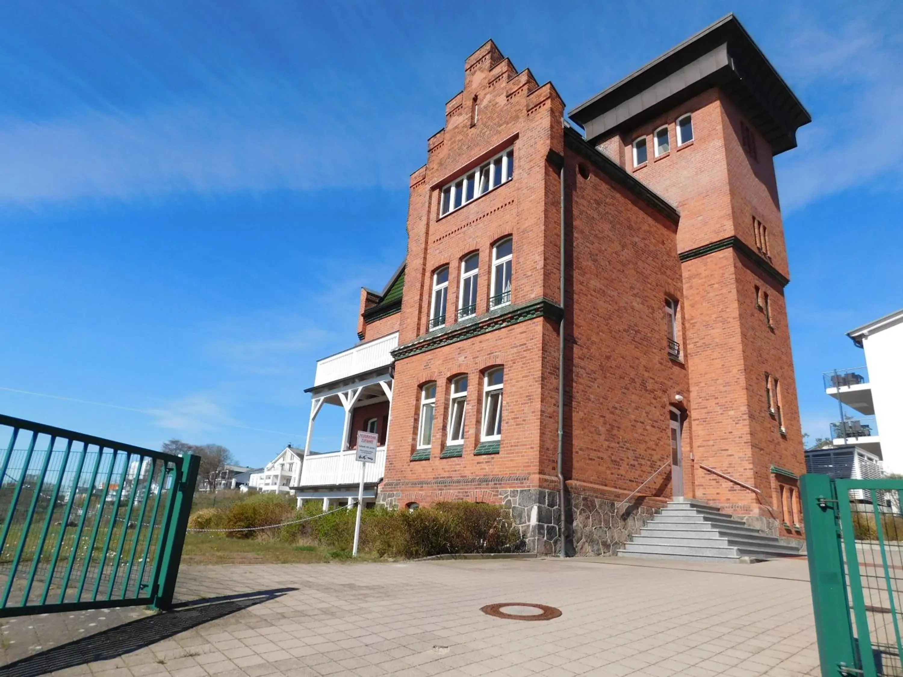 Seelotsenstation Sassnitz mit Hafenblick by Unsere Urlaubszeit Seelotsenstation Sassnitz mit Hafenblick by Unsere Urlaubszeit