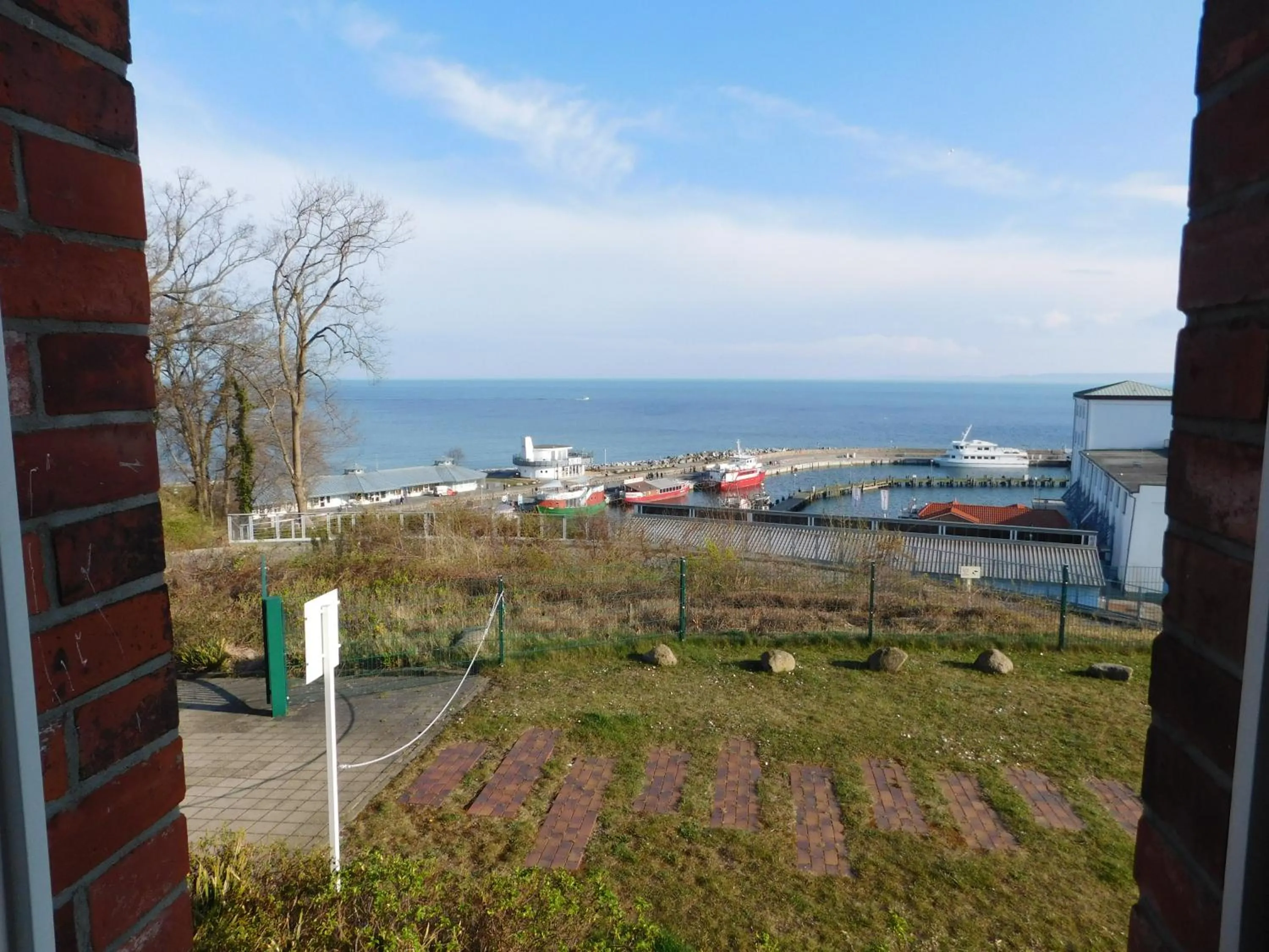 Seelotsenstation Sassnitz mit Hafenblick by Unsere Urlaubszeit