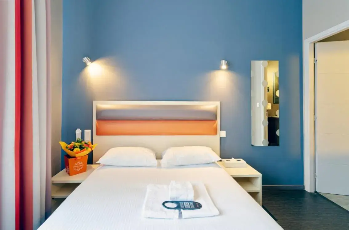 Photo of the whole room, Bed in Adonis Hotel Strasbourg Photo of the whole room, Bed in Adonis Hotel Strasbourg