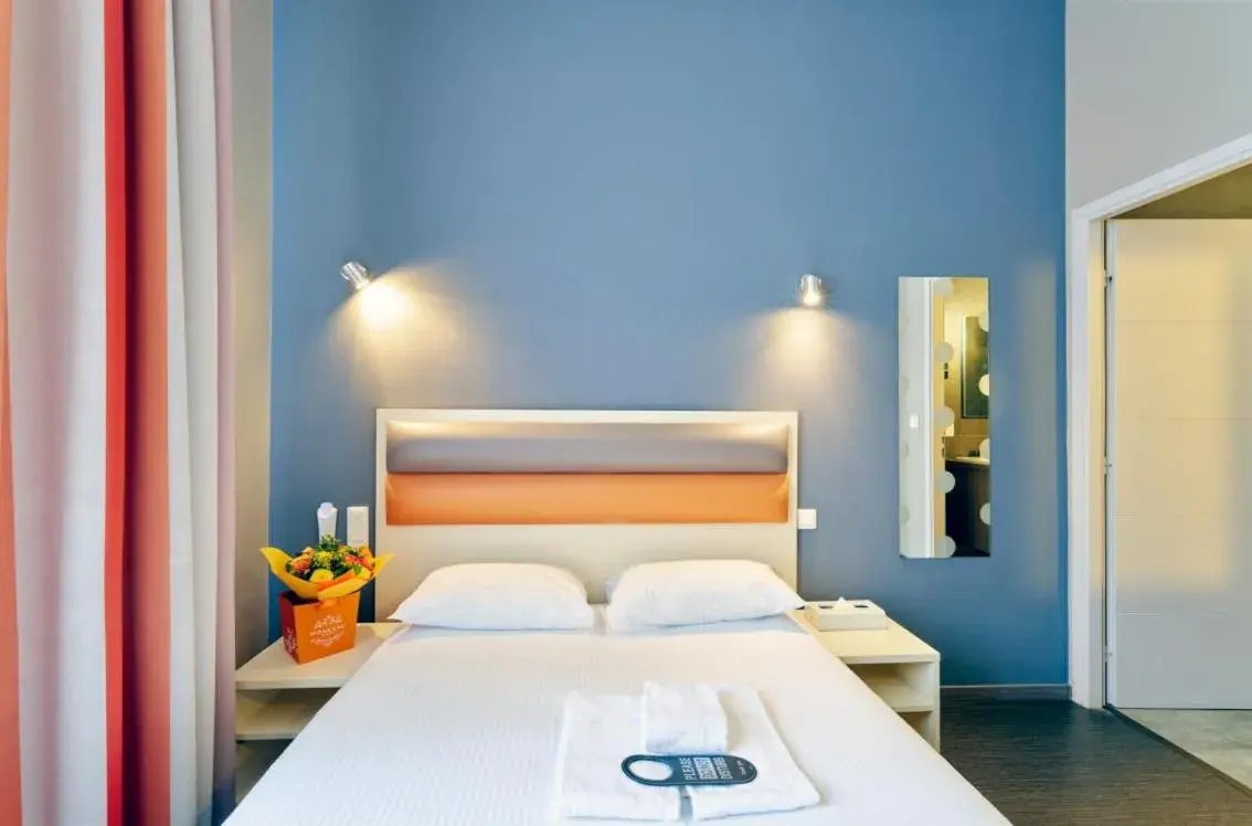 Standard Double Room in Adonis Hotel Strasbourg Standard Double Room in Adonis Hotel Strasbourg