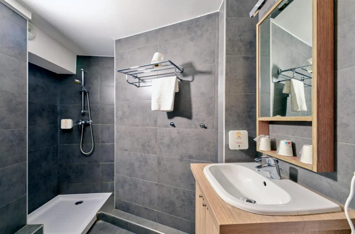 Shower in Adonis Hotel Strasbourg