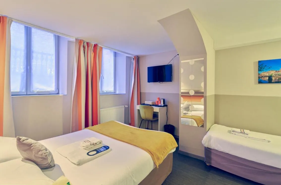 TV and multimedia, Bed in Adonis Hotel Strasbourg