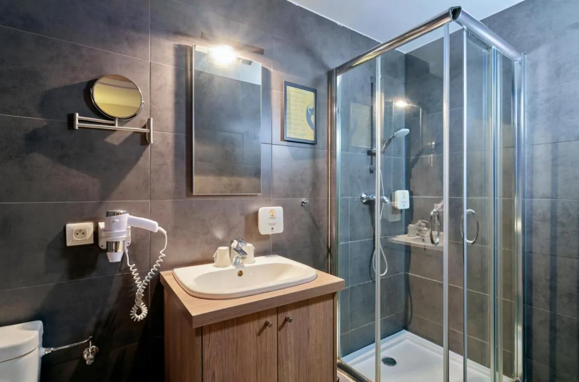 Shower in Adonis Hotel Strasbourg