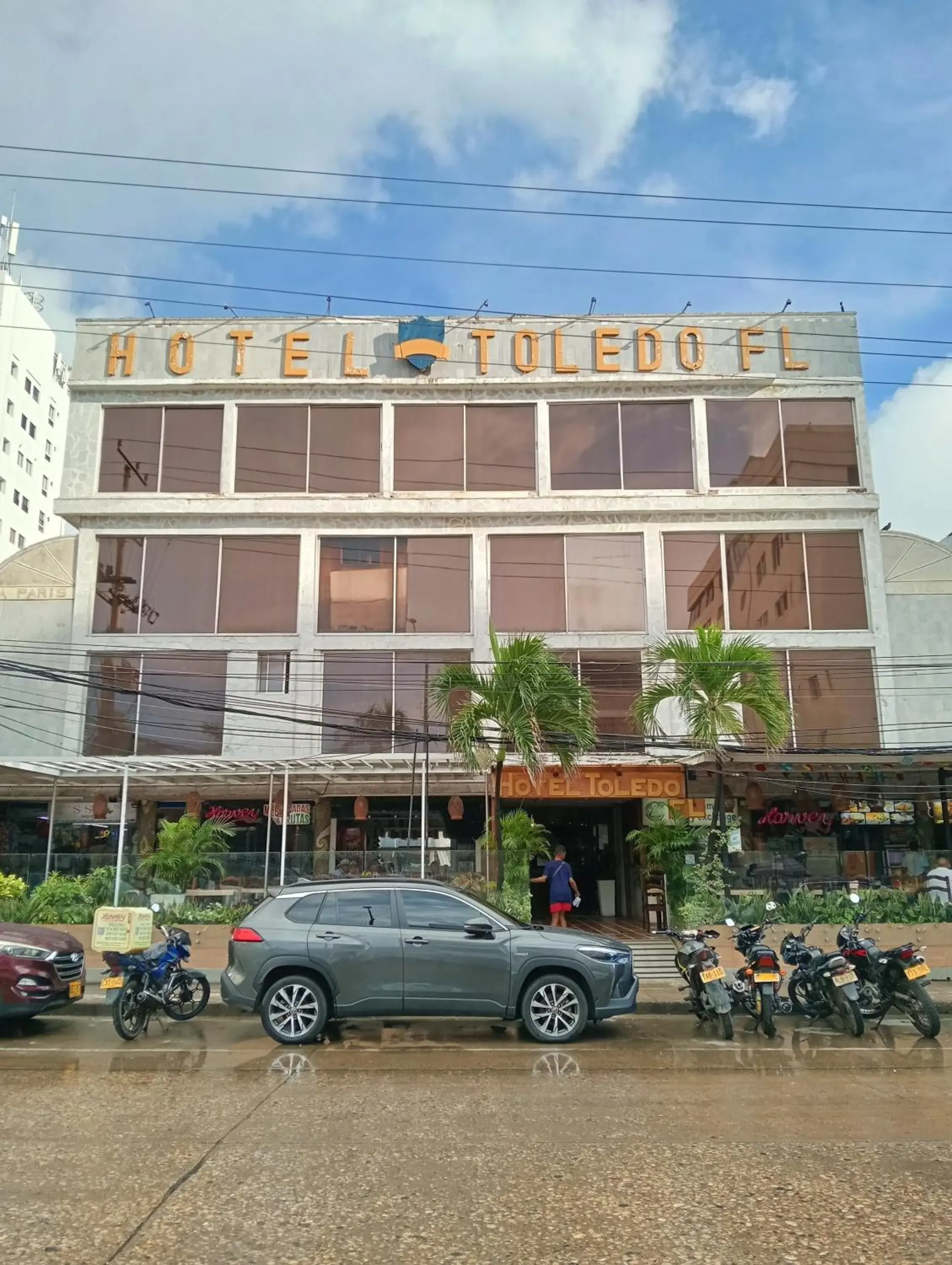 Property building in Hotel Toledo FL Property building in Hotel Toledo FL