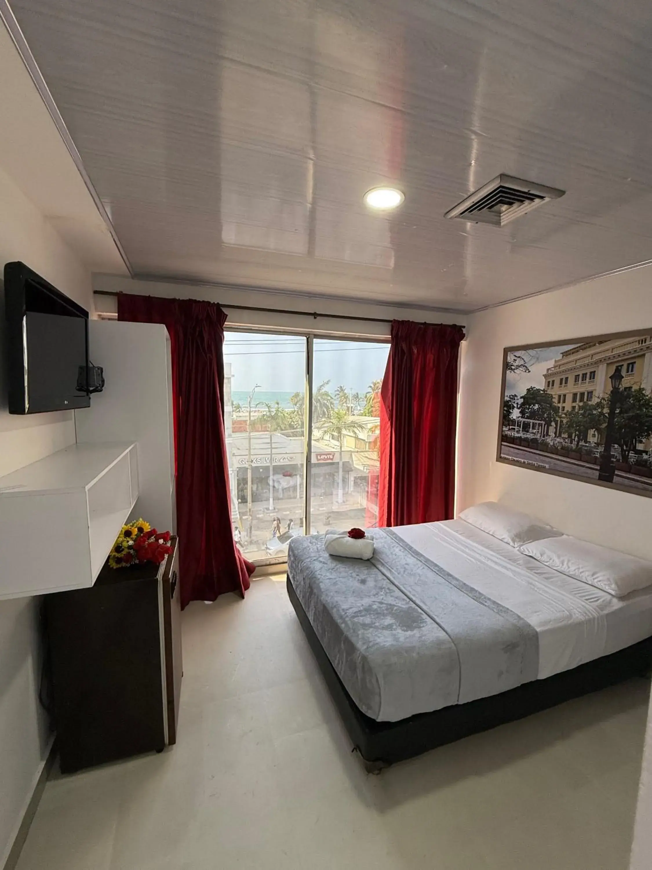 Bed in Hotel Toledo FL Bed in Hotel Toledo FL