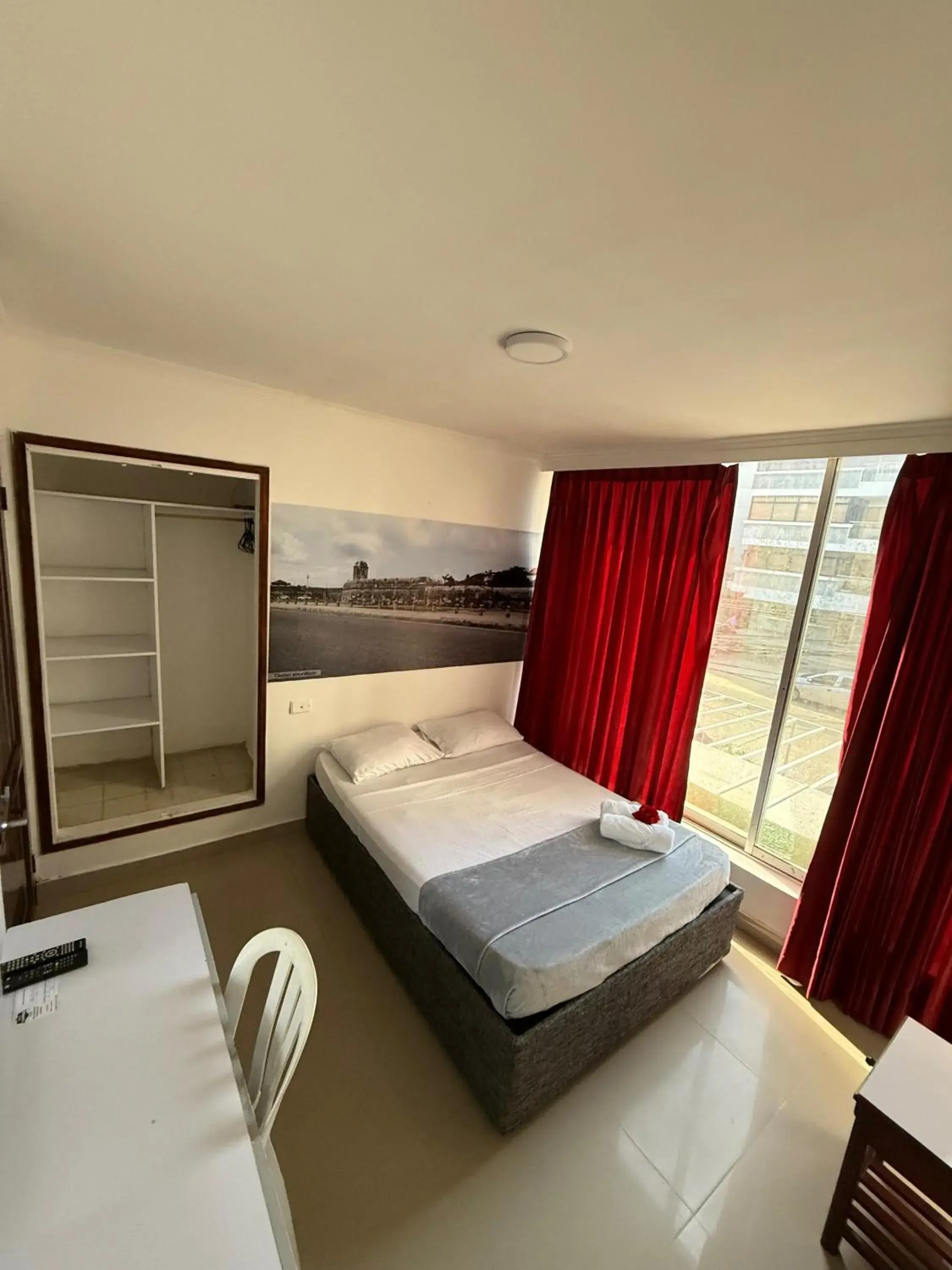 Bed in Hotel Toledo FL Bed in Hotel Toledo FL