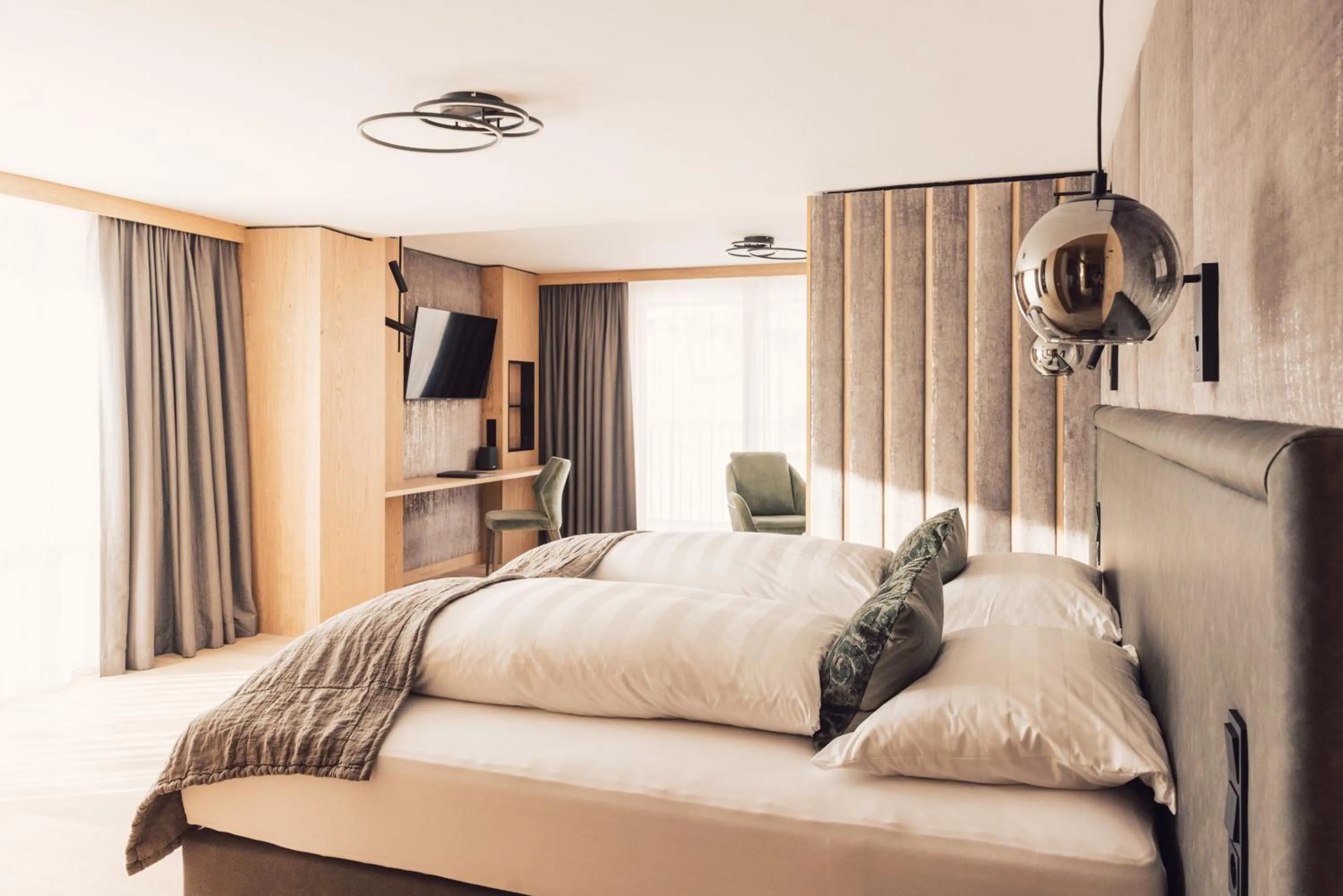 Photo of the whole room, Bed in Hotel Schöne Aussicht