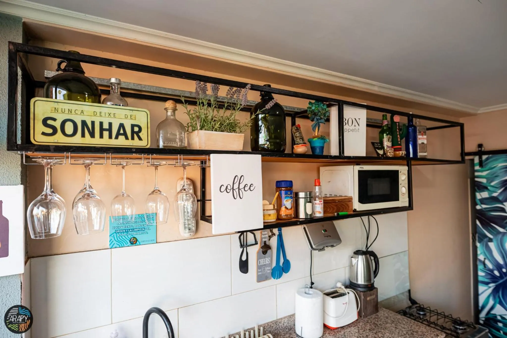 Communal kitchen in Arapy Bed and Dream