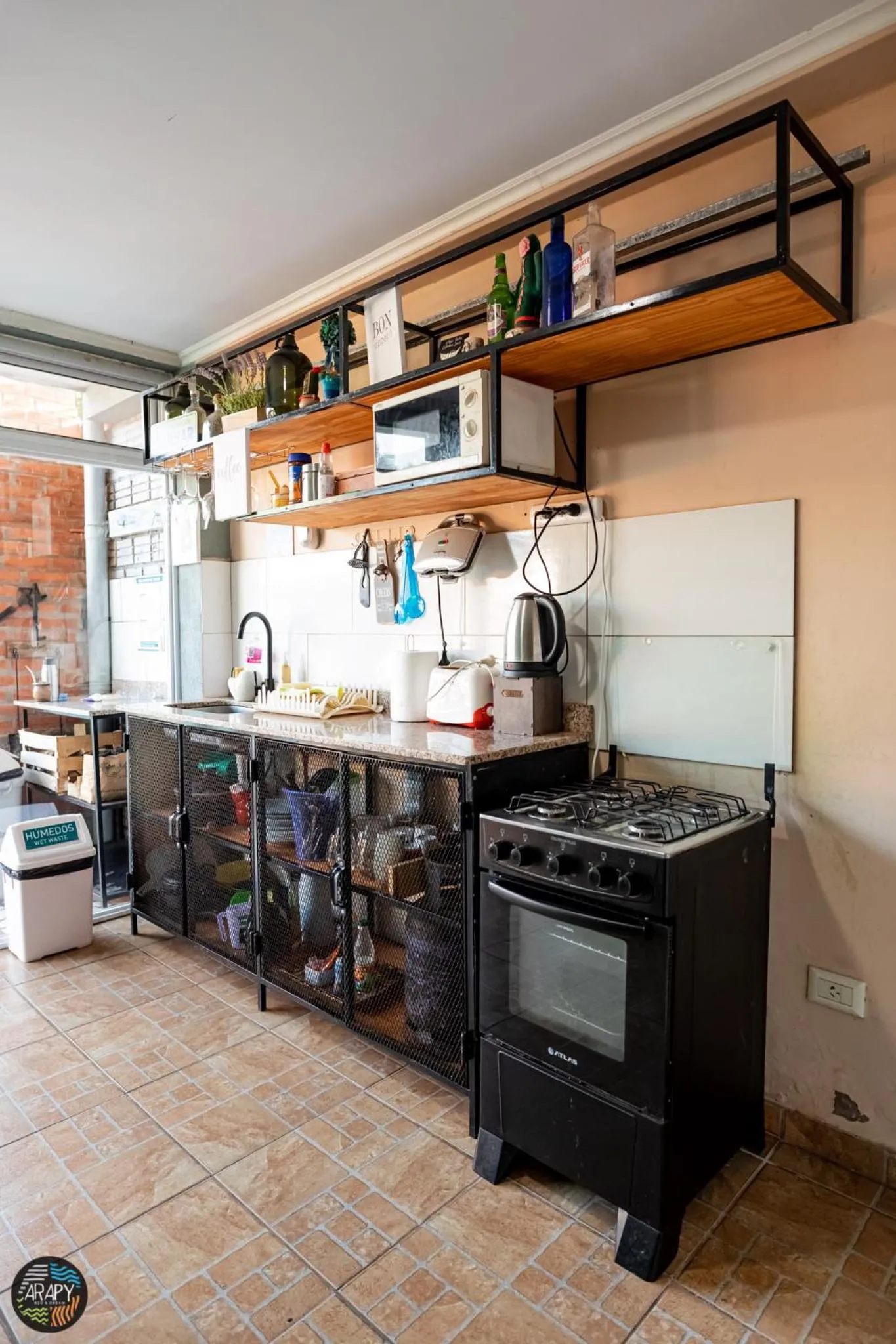Communal kitchen in Arapy Bed and Dream