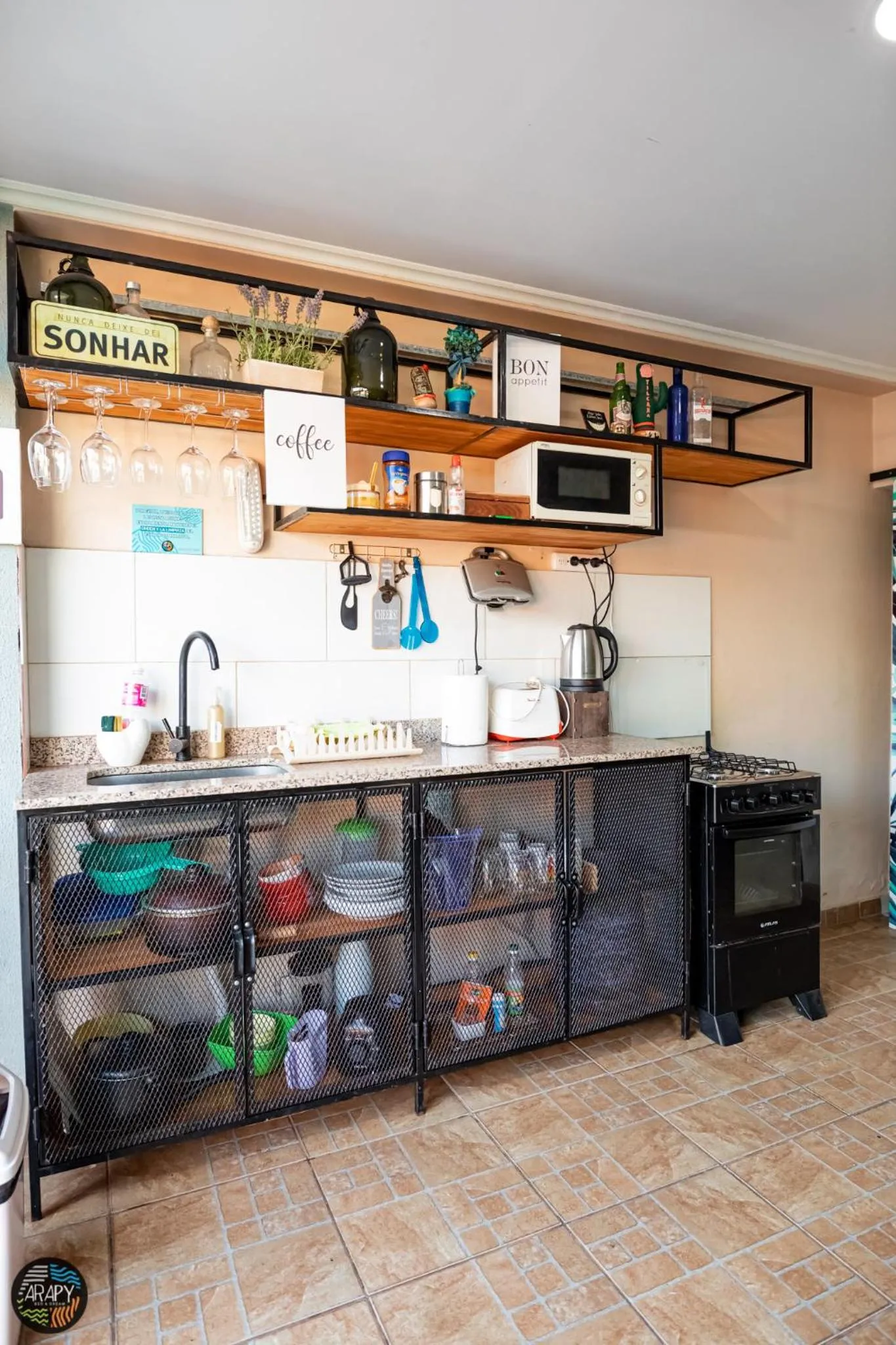 Communal kitchen in Arapy Bed and Dream