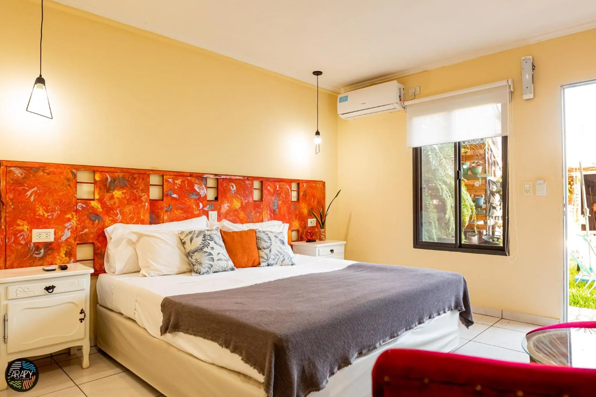 Photo of the whole room, Bed in Arapy Bed and Dream