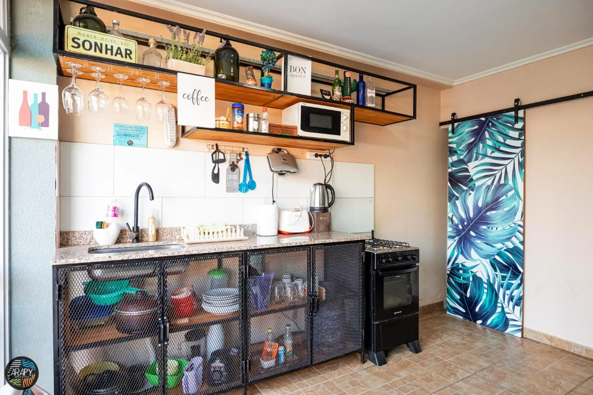 Communal kitchen in Arapy Bed and Dream