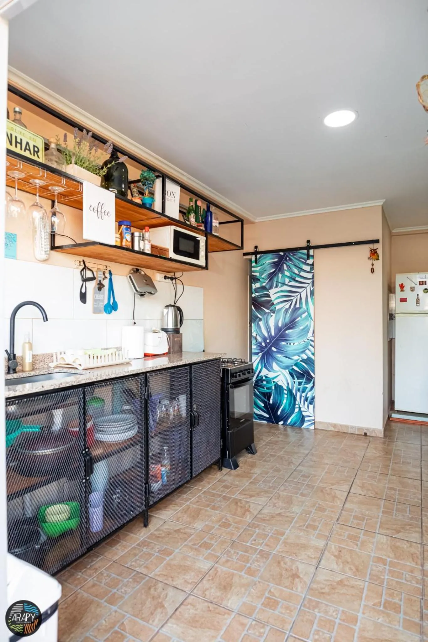 Communal kitchen in Arapy Bed and Dream