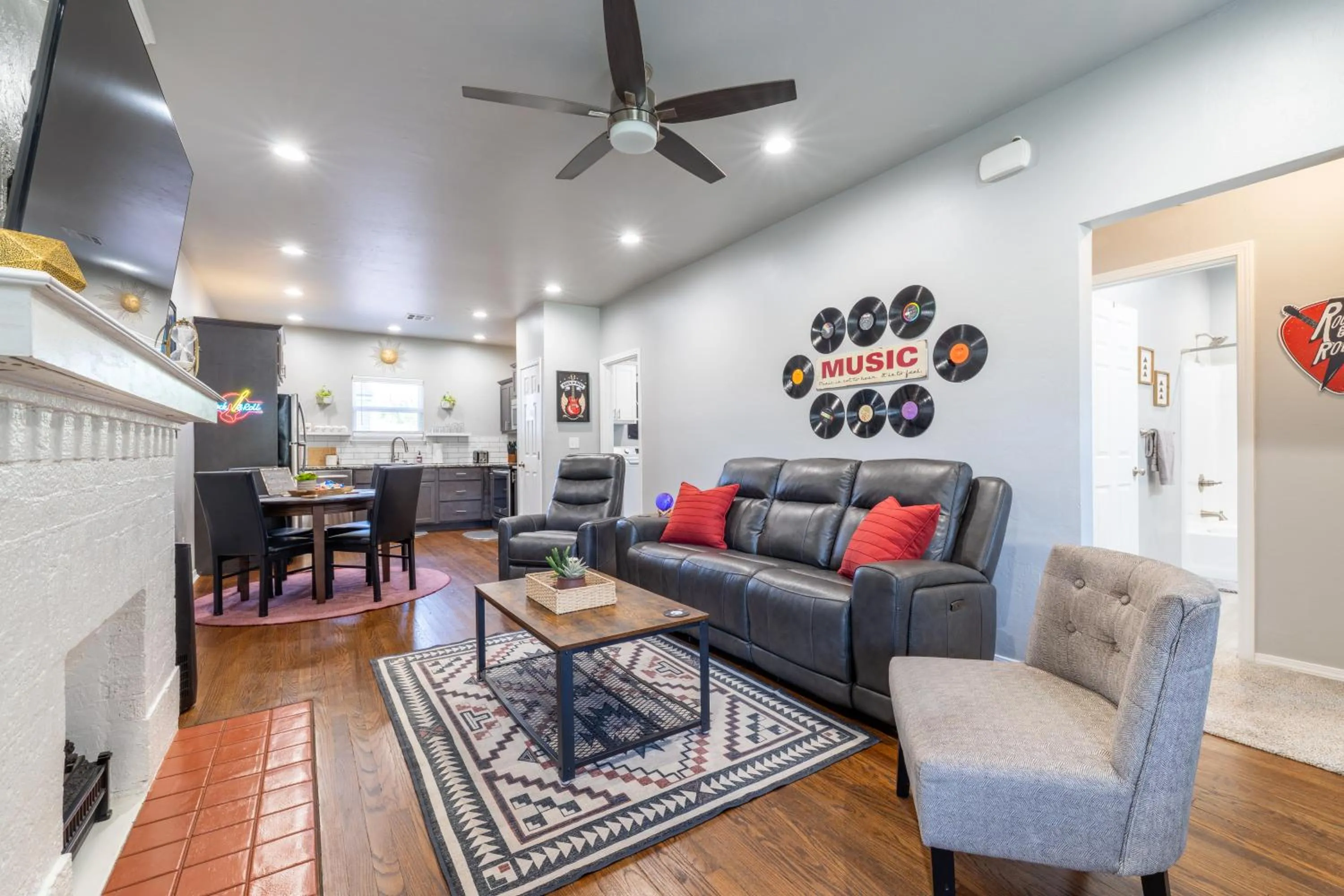 Rock & Roll House, Fiber Internet, ROKU TV, Washer & Dryer, by DT Chickasha & Leg Lamp!