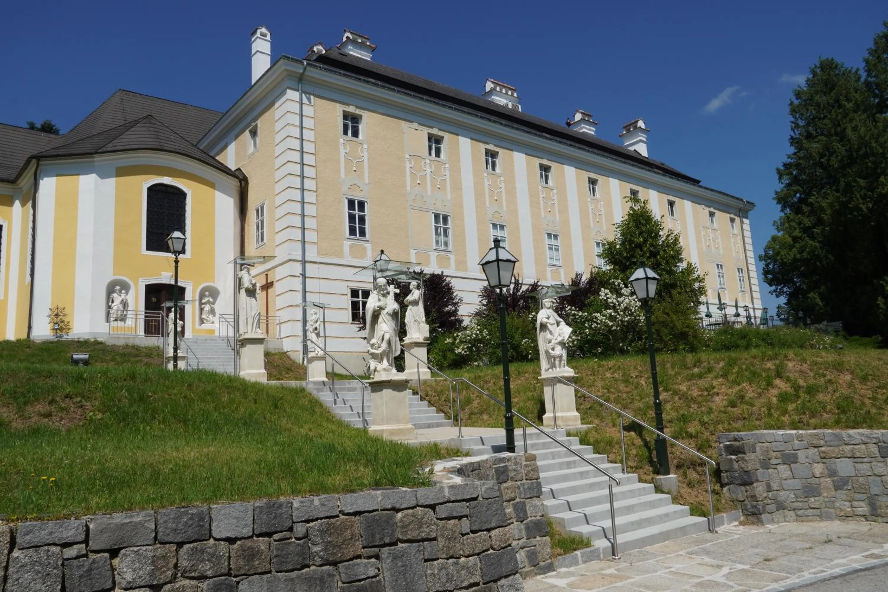 Property building in Schlosshotel Rosenau Superior