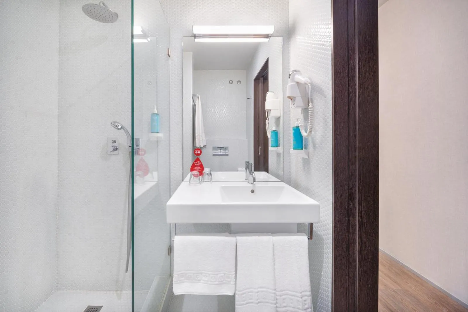 Shower in Moov Hotel Évora