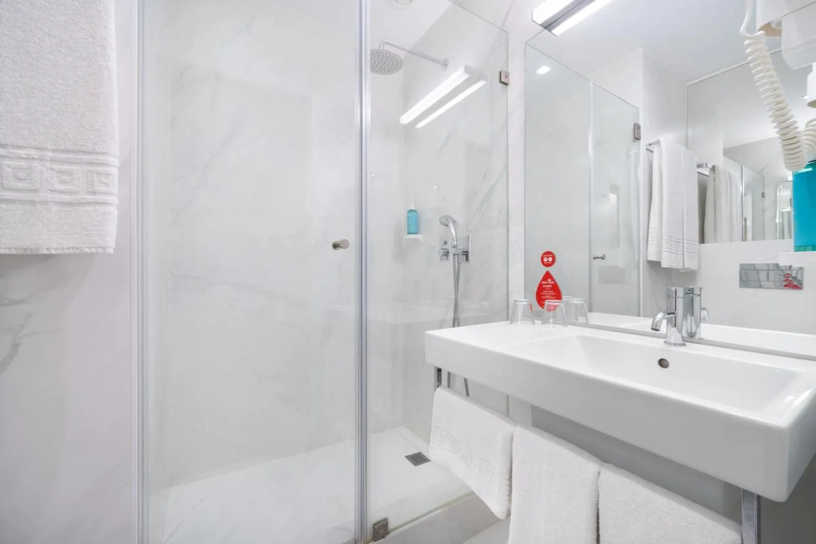 Shower in Moov Hotel Évora