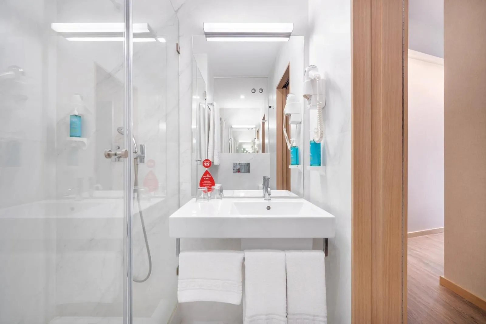 Shower in Moov Hotel Évora