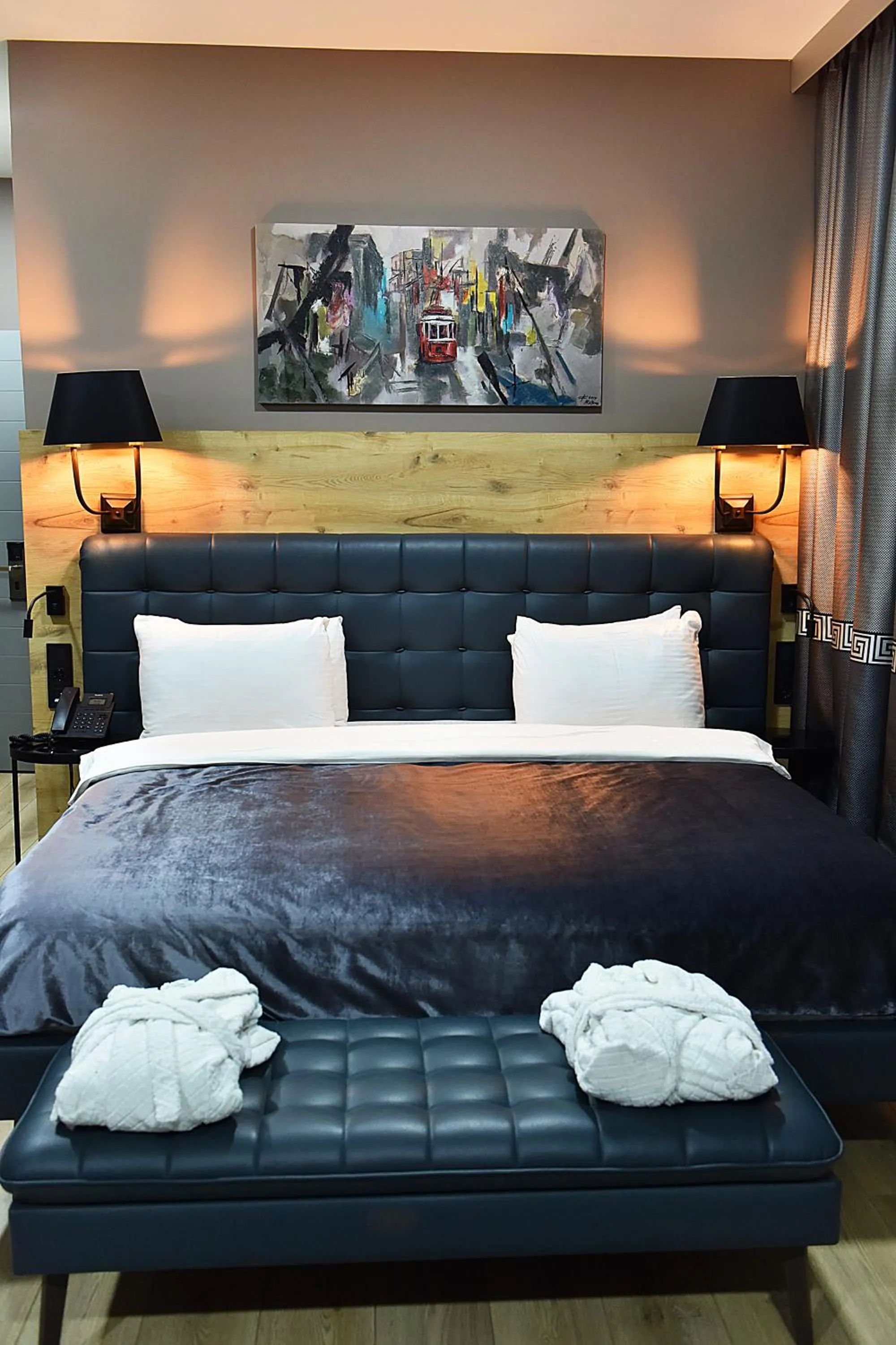 Photo of the whole room, Bed in Kerthill Hotel