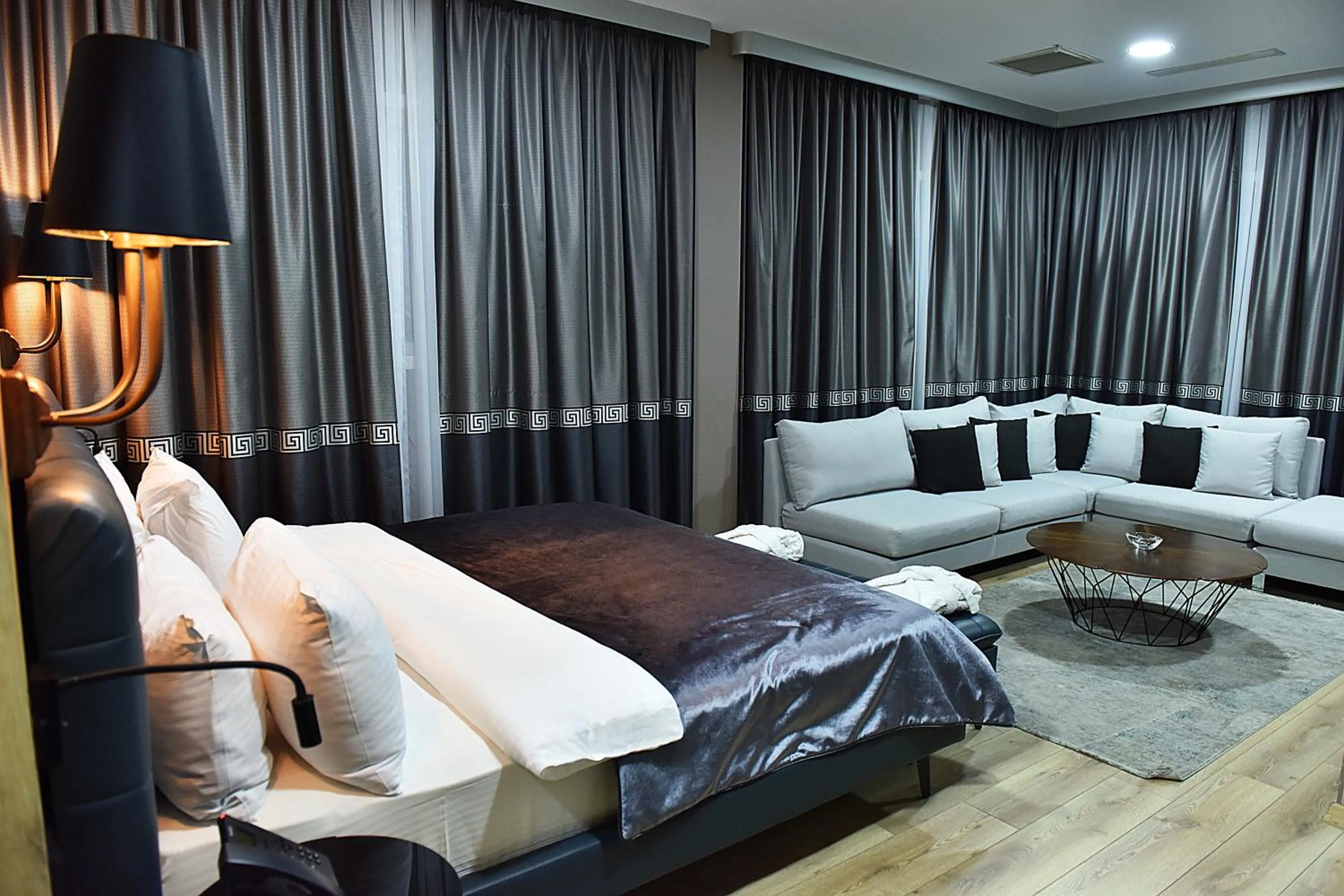 Seating area, Bed in Kerthill Hotel