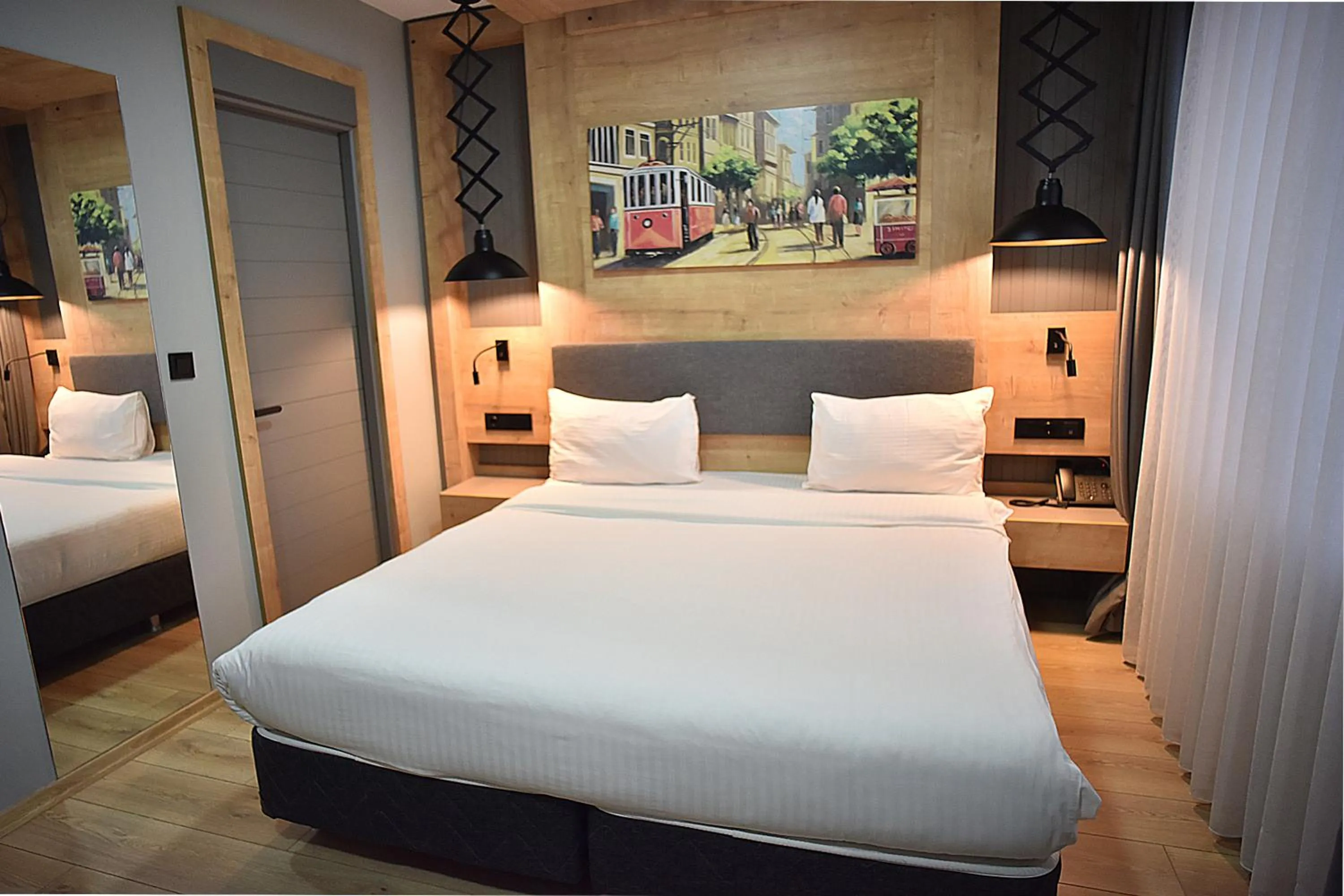 Photo of the whole room, Bed in Kerthill Hotel