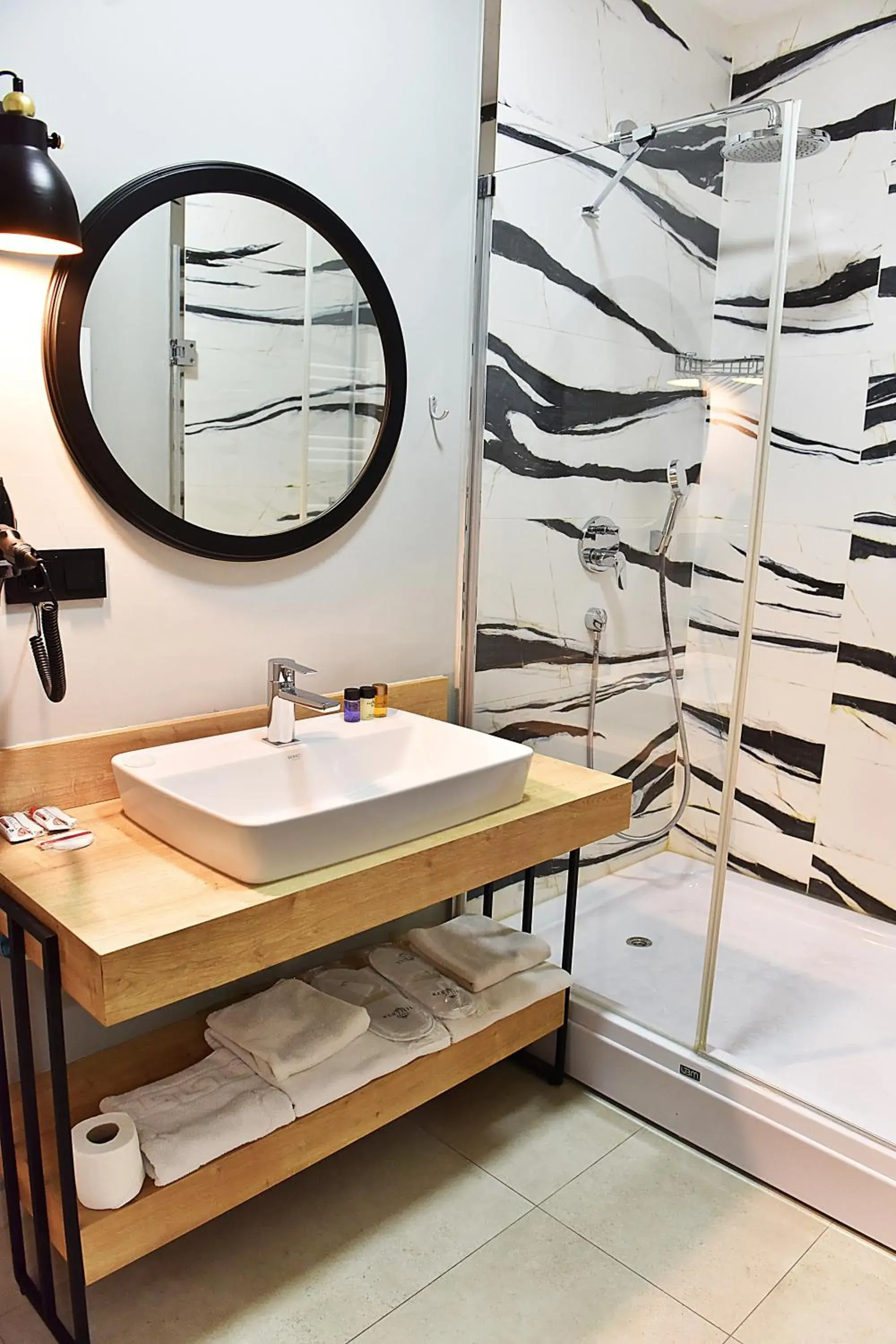 Double Room in Kerthill Hotel Double Room in Kerthill Hotel