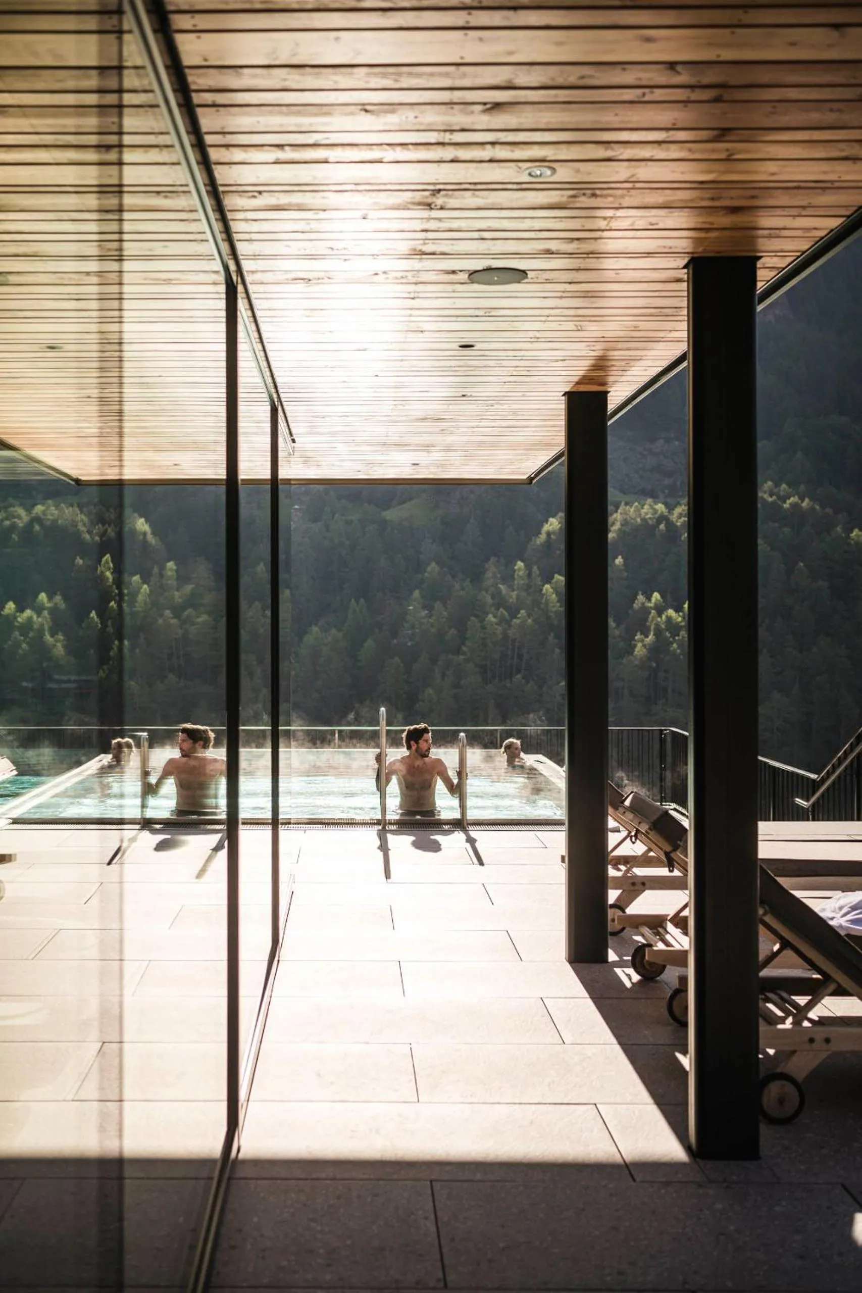 Swimming pool in Sportlers Lodge Sölden lifestyle-lässig-anders